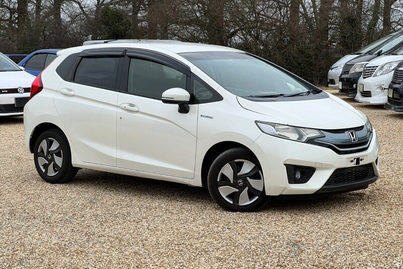 HONDA JAZZ / FIT 2014, F PACKAGE, 1.5 PETROL HYBRID FULLY LOADED, 5 SEATER, PEARL WHITE PAINT, BLACK CLOTH INTERIOR