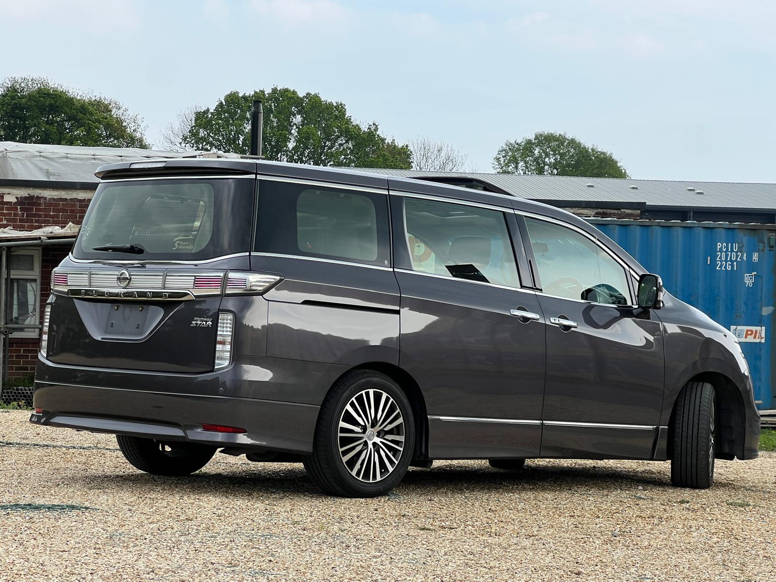 NISSAN ELGRAND 2014, HIGHWAY STAR 3.5 V6 PETROL FULLY LOADED, 7 SEATER, SUNROOF, PEARL GREY PAINT, BLACK LEATHER INTERIOR