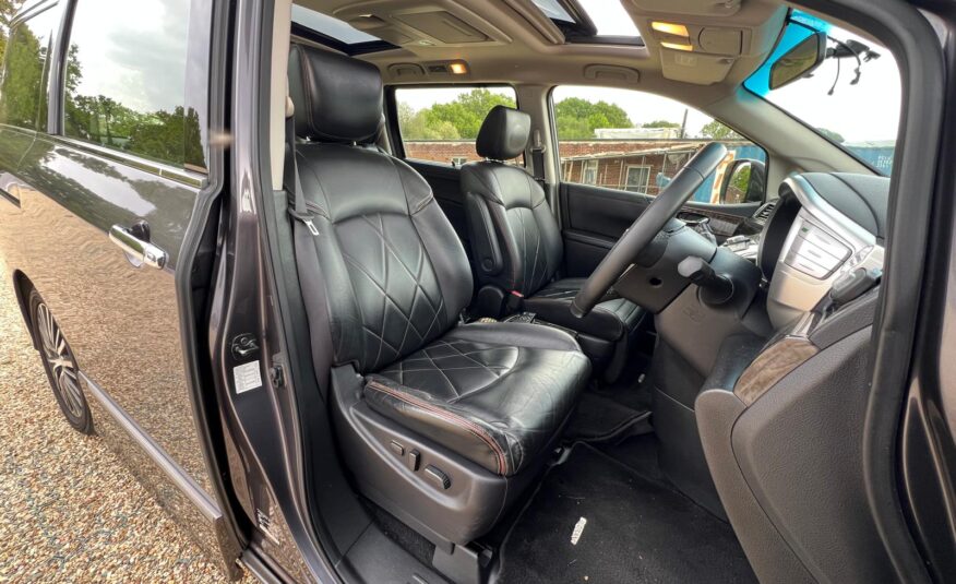 NISSAN ELGRAND 2014, HIGHWAY STAR 3.5 V6 PETROL FULLY LOADED, 7 SEATER, SUNROOF, PEARL GREY PAINT, BLACK LEATHER INTERIOR