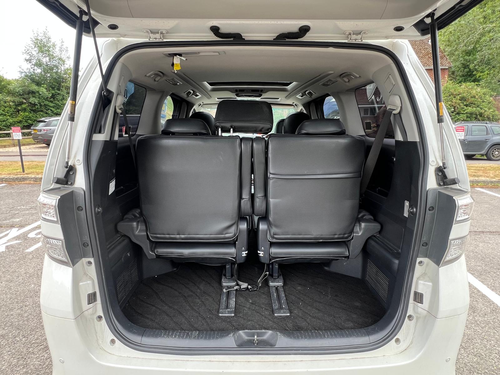 TOYOTA VELLFIRE 2010, 240Z PLATINUM SELECTION, 2.4 PETROL FULLY LOADED, 7 SEATER, WHITE PEARL CRYSTAL SHINE PAINT, BLACK LEATHER INTERIOR