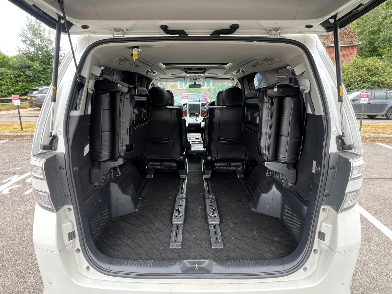 TOYOTA VELLFIRE 2010, 240Z PLATINUM SELECTION, 2.4 PETROL FULLY LOADED, 7 SEATER, WHITE PEARL CRYSTAL SHINE PAINT, BLACK LEATHER INTERIOR