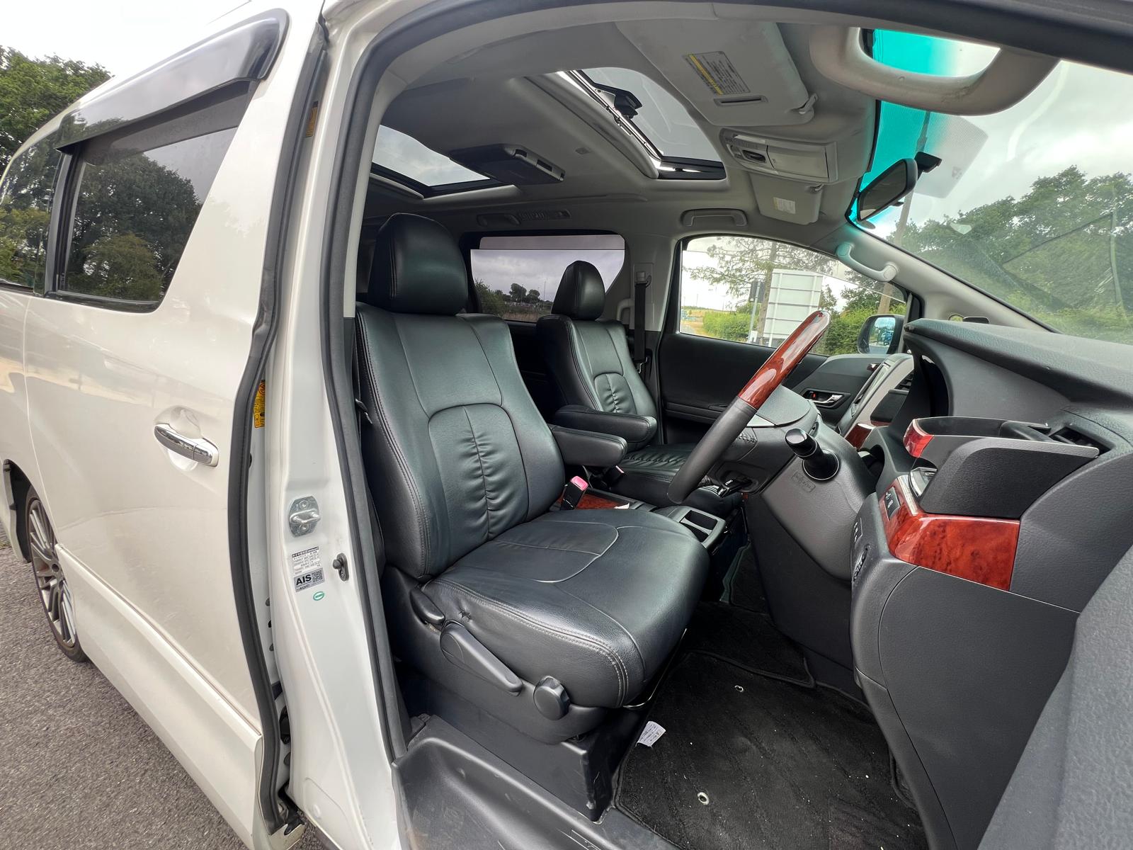 TOYOTA VELLFIRE 2010, 240Z PLATINUM SELECTION, 2.4 PETROL FULLY LOADED, 7 SEATER, WHITE PEARL CRYSTAL SHINE PAINT, BLACK LEATHER INTERIOR