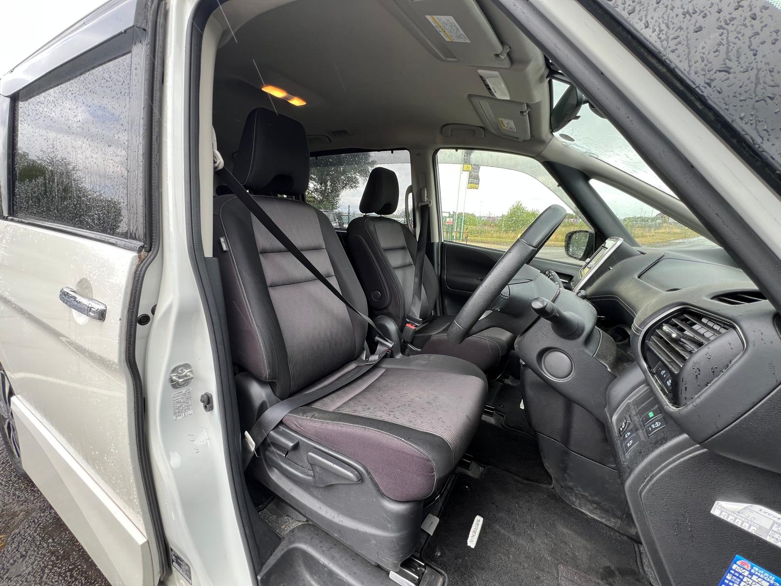 NISSAN SERENA 2018, PURE DRIVE, 2.0 PETROL HYBRID FULLY LOADED, 8 SEATER, PEARL WHITE PAINT, BLACK CLOTH INTERIOR