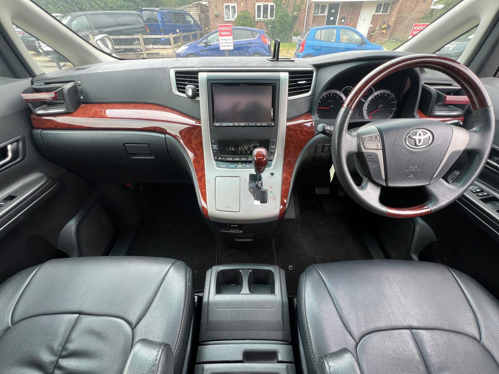 TOYOTA VELLFIRE 2010, 240Z PLATINUM SELECTION, 2.4 PETROL FULLY LOADED, 7 SEATER, WHITE PEARL CRYSTAL SHINE PAINT, BLACK LEATHER INTERIOR