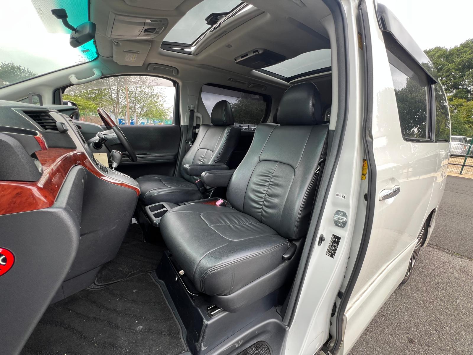 TOYOTA VELLFIRE 2010, 240Z PLATINUM SELECTION, 2.4 PETROL FULLY LOADED, 7 SEATER, WHITE PEARL CRYSTAL SHINE PAINT, BLACK LEATHER INTERIOR