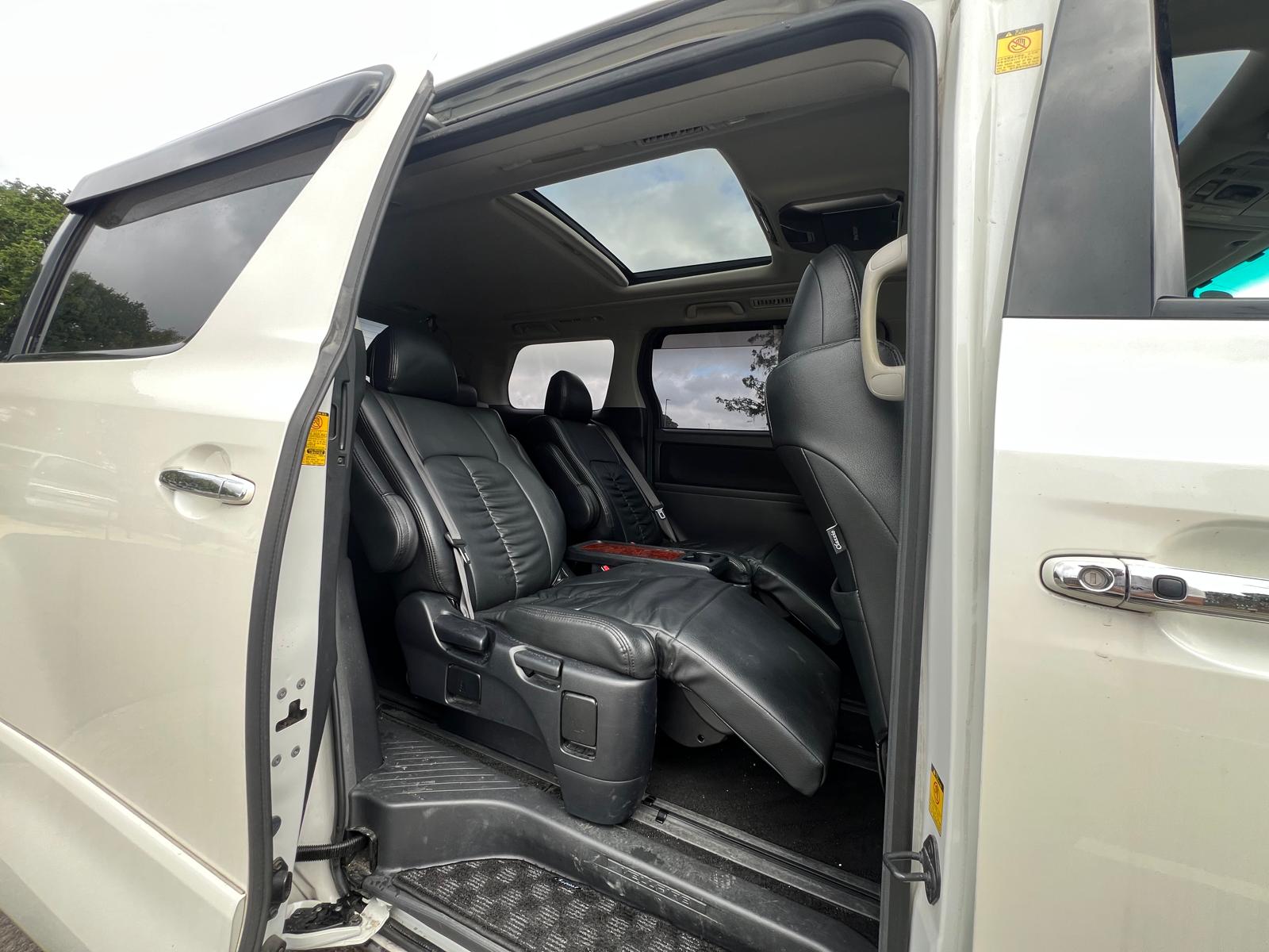 TOYOTA VELLFIRE 2010, 240Z PLATINUM SELECTION, 2.4 PETROL FULLY LOADED, 7 SEATER, WHITE PEARL CRYSTAL SHINE PAINT, BLACK LEATHER INTERIOR