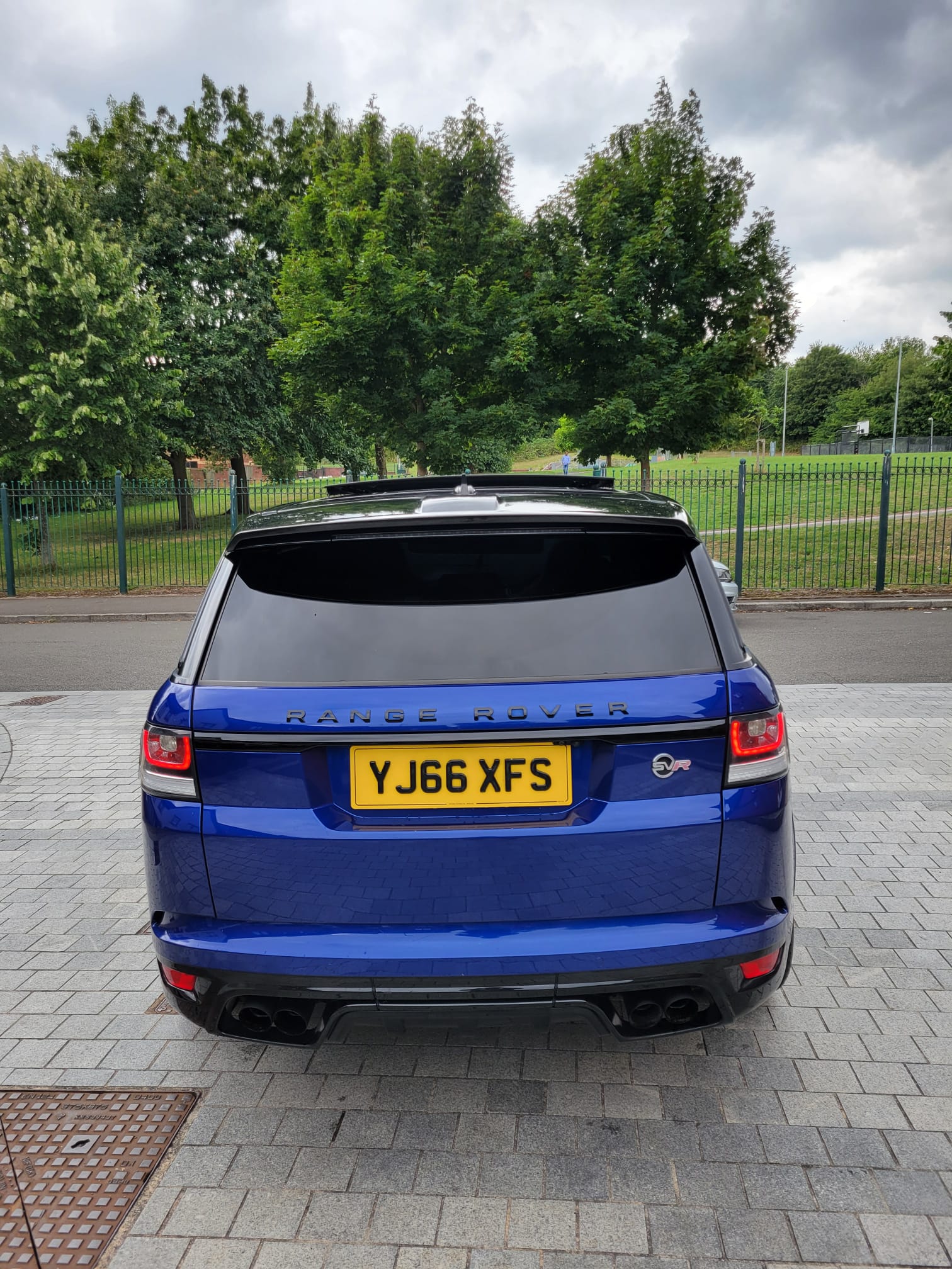 LAND ROVER RANGE ROVER SPORT SVR 2016, 5.0 V8 PETROL FULLY LOADED, 5 SEATER, ESTORIL BLUE PAINT, BLACK / BEIGE LEATHER INTERIOR
