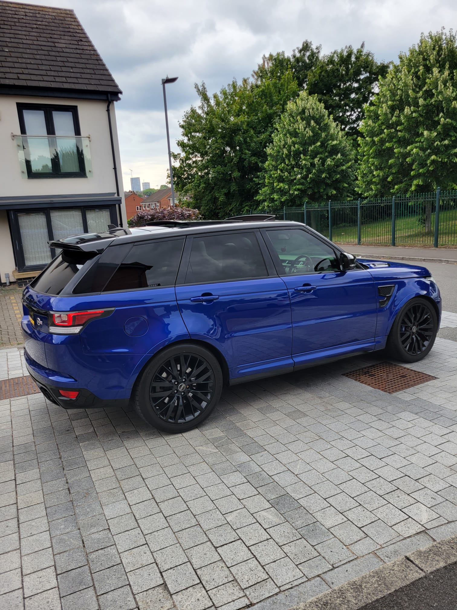 LAND ROVER RANGE ROVER SPORT SVR 2016, 5.0 V8 PETROL FULLY LOADED, 5 SEATER, ESTORIL BLUE PAINT, BLACK / BEIGE LEATHER INTERIOR