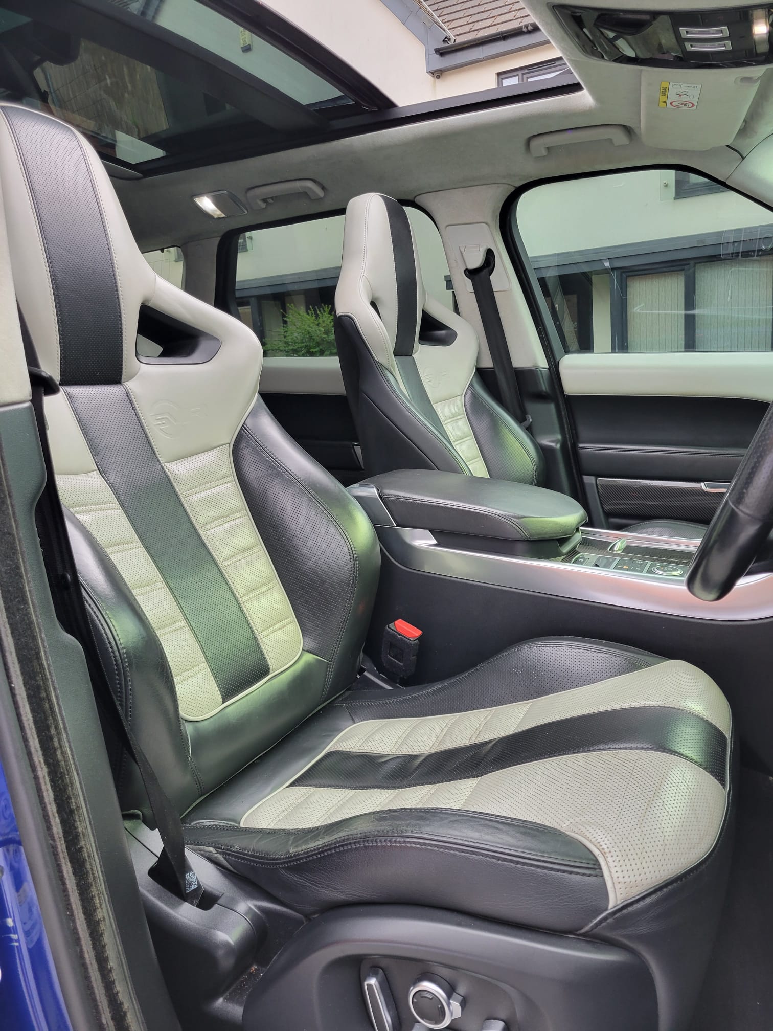 LAND ROVER RANGE ROVER SPORT SVR 2016, 5.0 V8 PETROL FULLY LOADED, 5 SEATER, ESTORIL BLUE PAINT, BLACK / BEIGE LEATHER INTERIOR