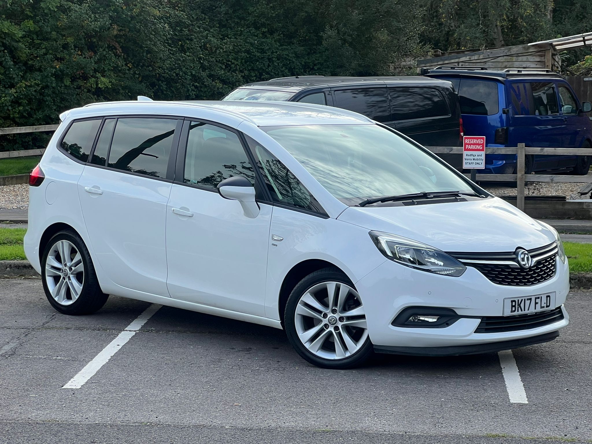 VAUXHALL ZAFIRA TOURER 2017, SRI NAV, 1.4 PETROL FULLY LOADED, 7 SEATER, GLACIER WHITE PAINT, BLACK CLOTH INTERIOR