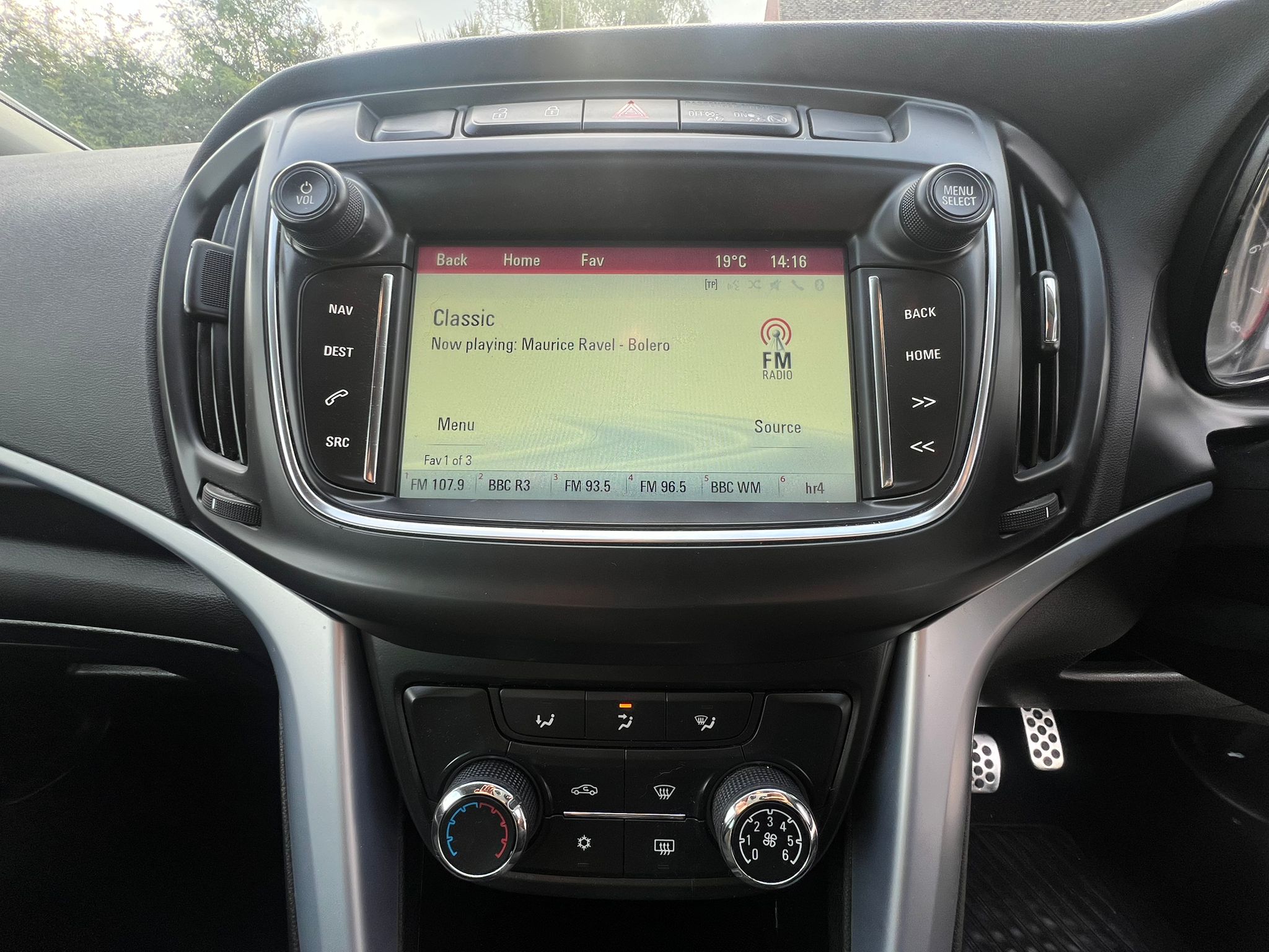 VAUXHALL ZAFIRA TOURER 2017, SRI NAV, 1.4 PETROL FULLY LOADED, 7 SEATER, GLACIER WHITE PAINT, BLACK CLOTH INTERIOR