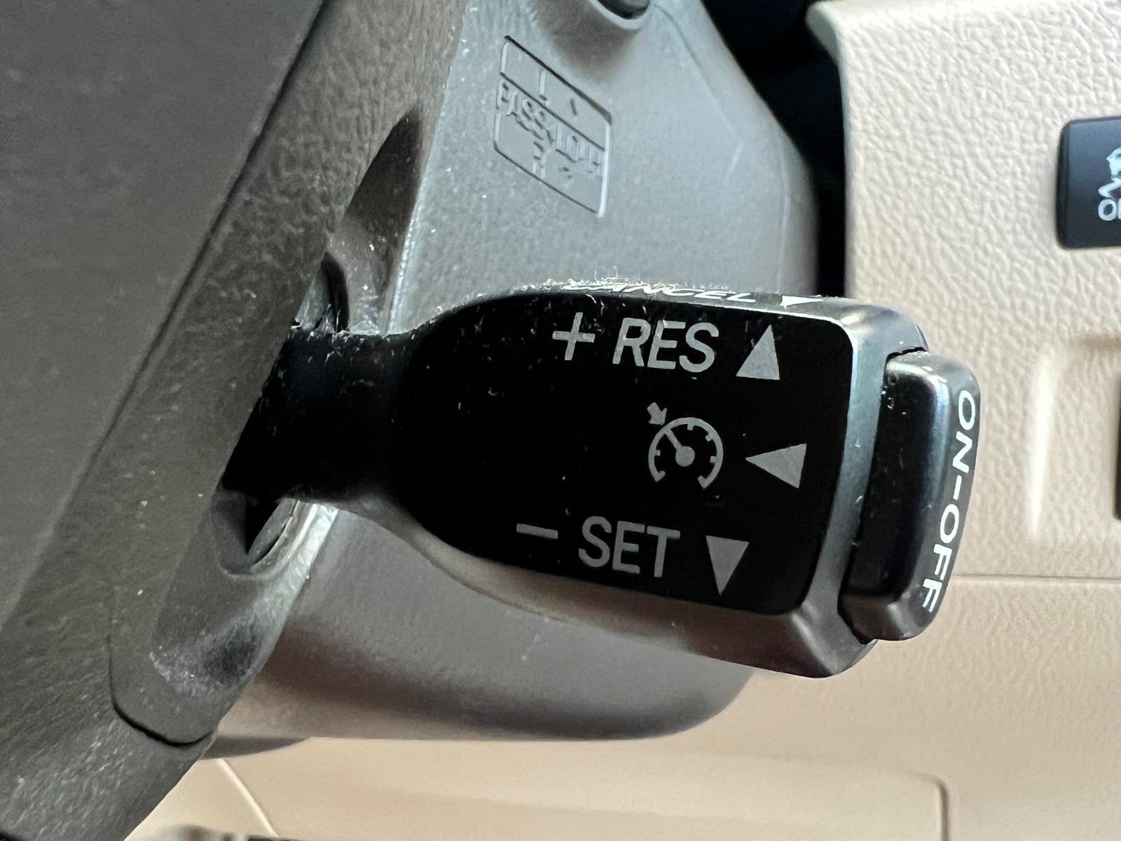 TOYOTA ALPHARD 2009, 240Z PLATINUM SELECTION, 2.4 PETROL FULLY LOADED, 7 SEATER, BODYKIT, ALLOYS, PEARL WHITE PAINT, BEIGE CLOTH INTERIOR