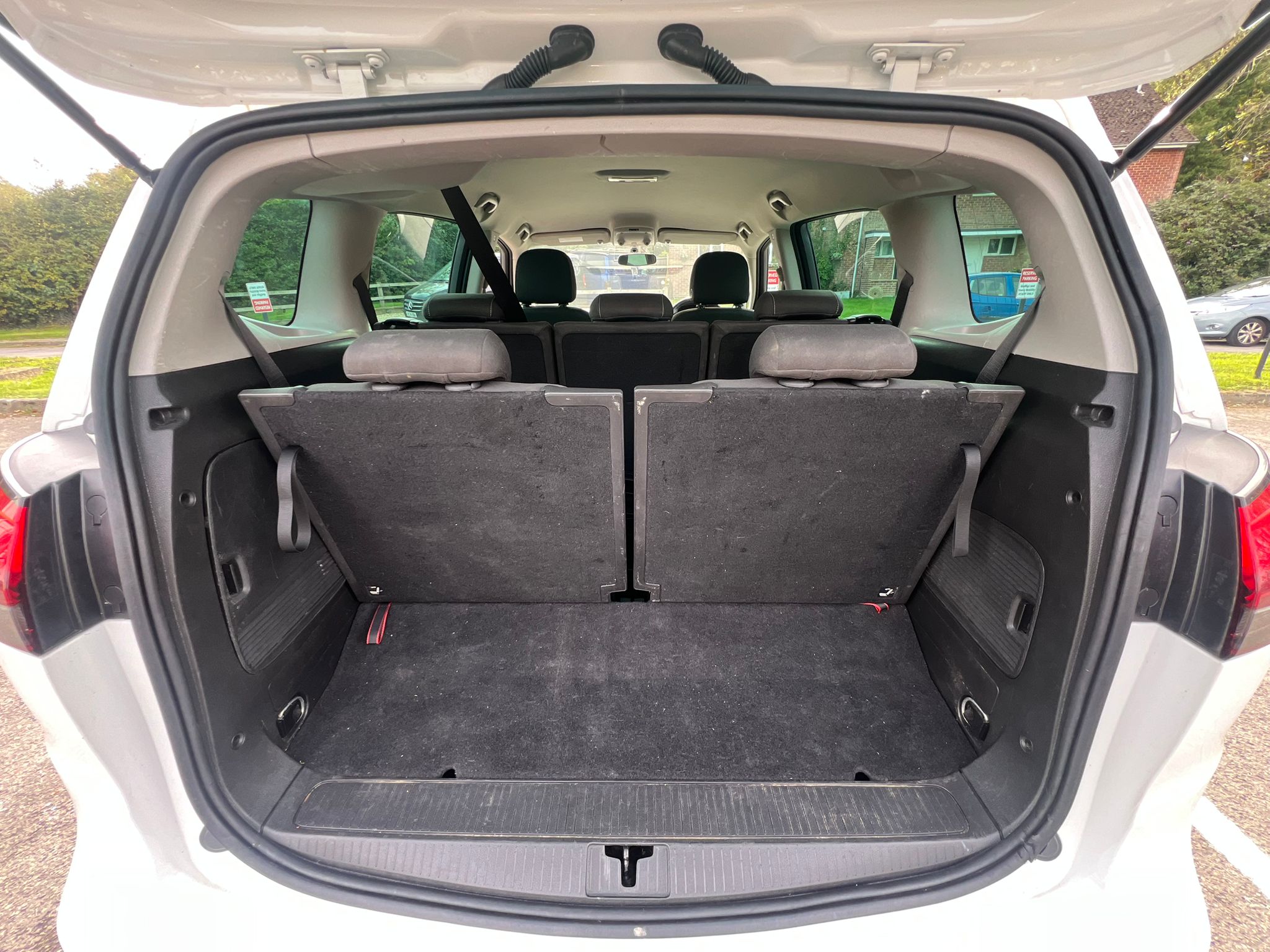 VAUXHALL ZAFIRA TOURER 2017, SRI NAV, 1.4 PETROL FULLY LOADED, 7 SEATER, GLACIER WHITE PAINT, BLACK CLOTH INTERIOR