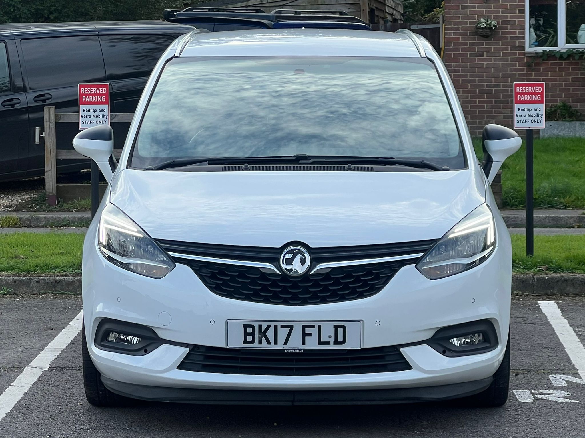 VAUXHALL ZAFIRA TOURER 2017, SRI NAV, 1.4 PETROL FULLY LOADED, 7 SEATER, GLACIER WHITE PAINT, BLACK CLOTH INTERIOR