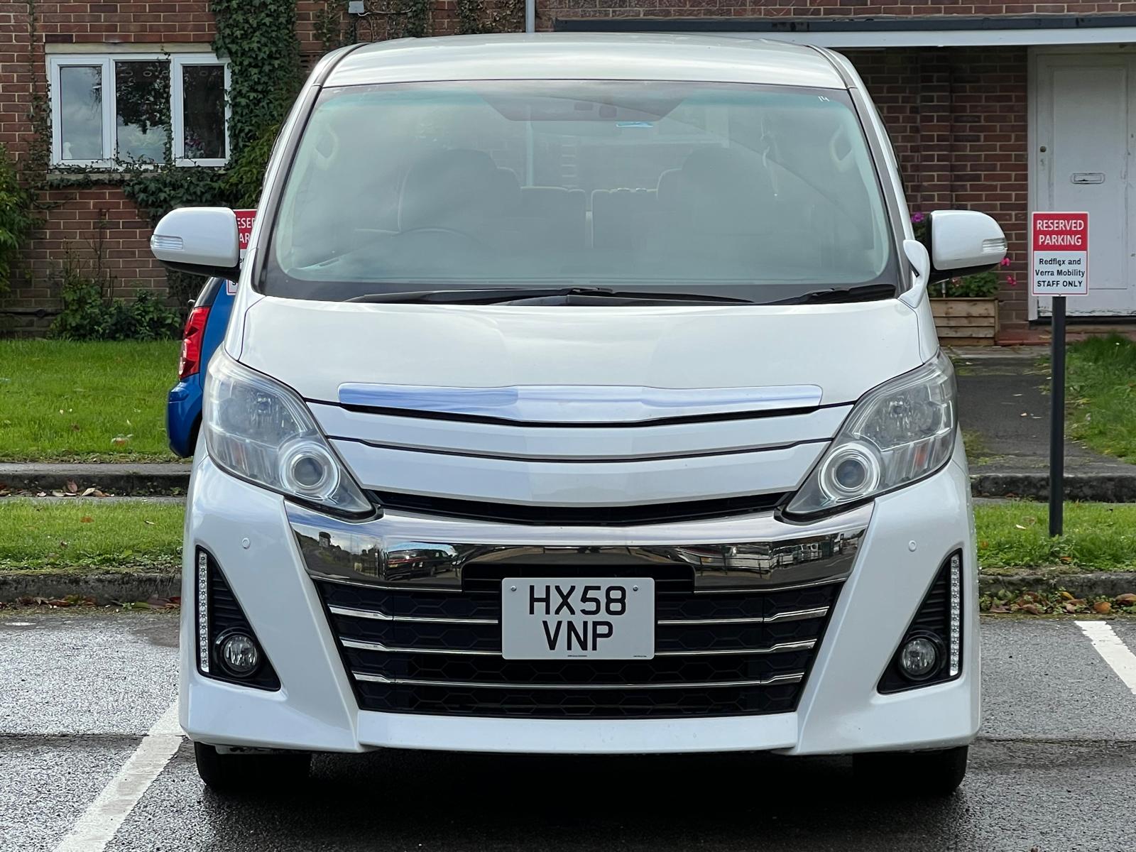 TOYOTA ALPHARD 2009, 240Z PLATINUM SELECTION, 2.4 PETROL FULLY LOADED, 7 SEATER, BODYKIT, ALLOYS, PEARL WHITE PAINT, BEIGE CLOTH INTERIOR