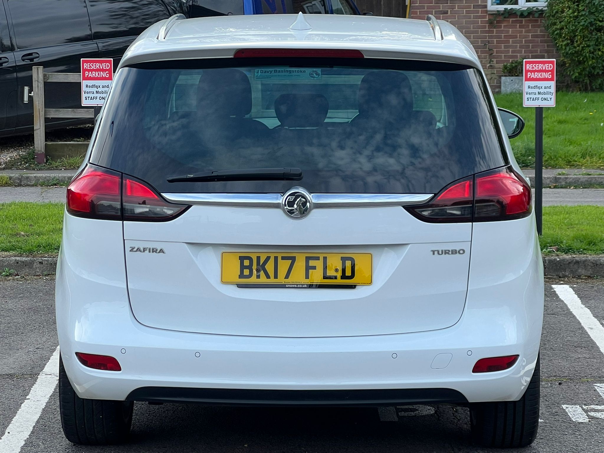 VAUXHALL ZAFIRA TOURER 2017, SRI NAV, 1.4 PETROL FULLY LOADED, 7 SEATER, GLACIER WHITE PAINT, BLACK CLOTH INTERIOR