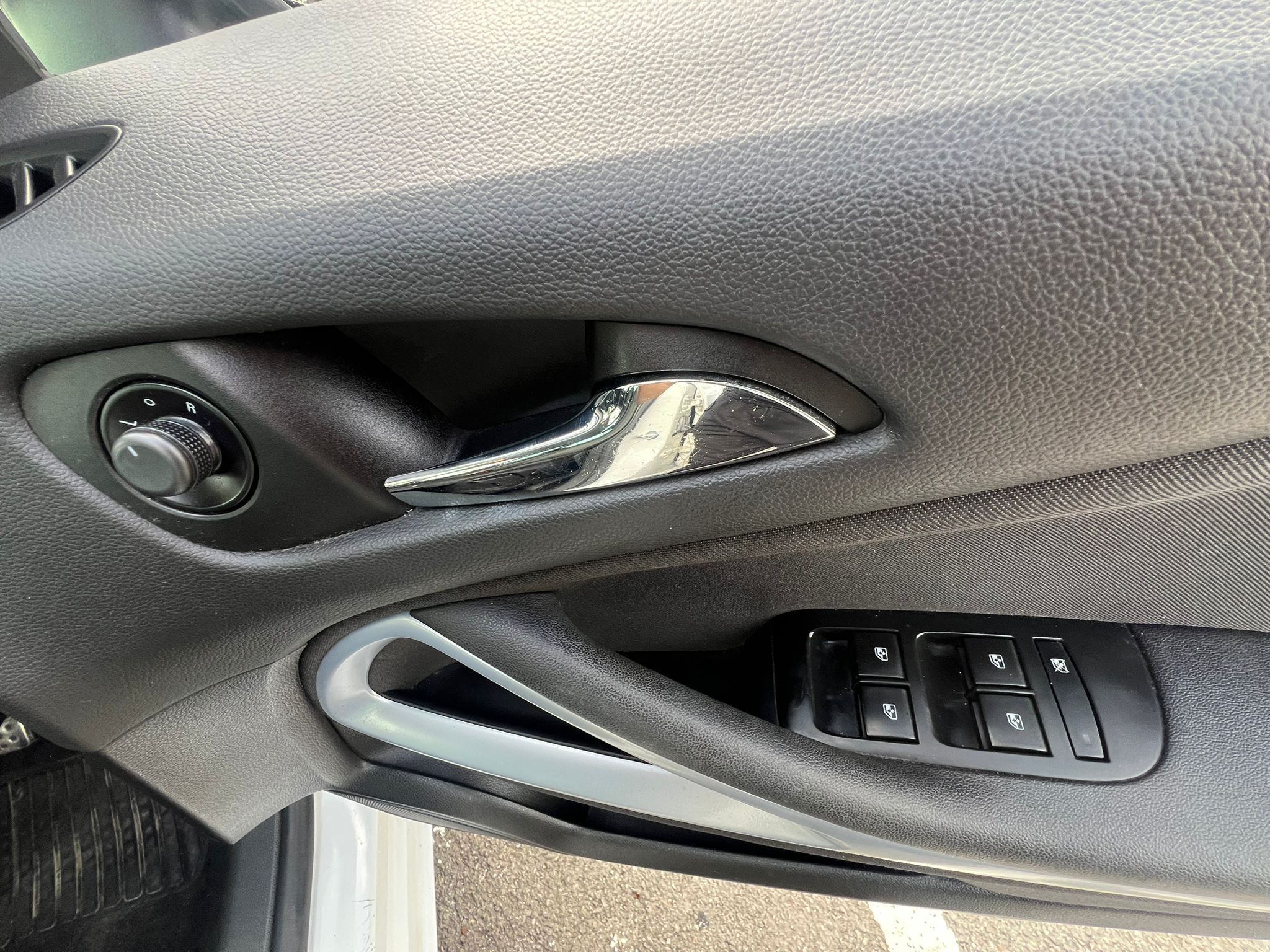 VAUXHALL ZAFIRA TOURER 2017, SRI NAV, 1.4 PETROL FULLY LOADED, 7 SEATER, GLACIER WHITE PAINT, BLACK CLOTH INTERIOR