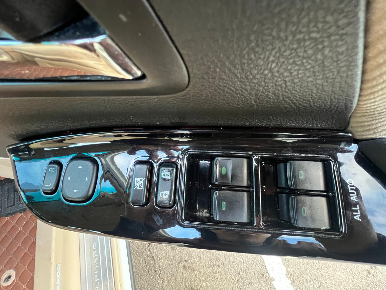 TOYOTA ALPHARD 2009, 240Z PLATINUM SELECTION, 2.4 PETROL FULLY LOADED, 7 SEATER, BODYKIT, ALLOYS, PEARL WHITE PAINT, BEIGE CLOTH INTERIOR