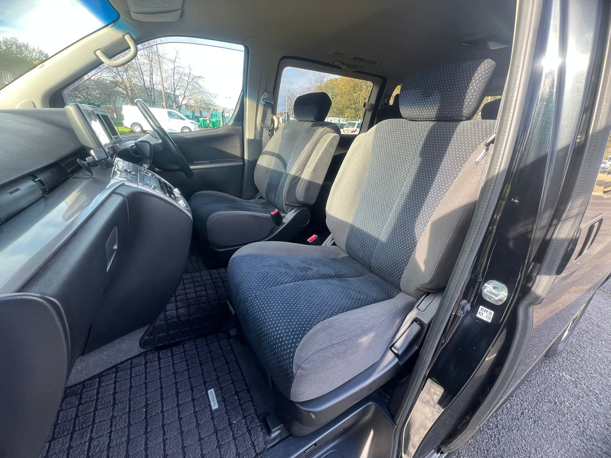 NISSAN ELGRAND 2007, AUTECH RIDER S, 3.5 V6 PETROL FULLY LOADED, 8 SEATER, MAJESTIC BLACK PAINT, BLACK / GREY CLOTH INTERIOR