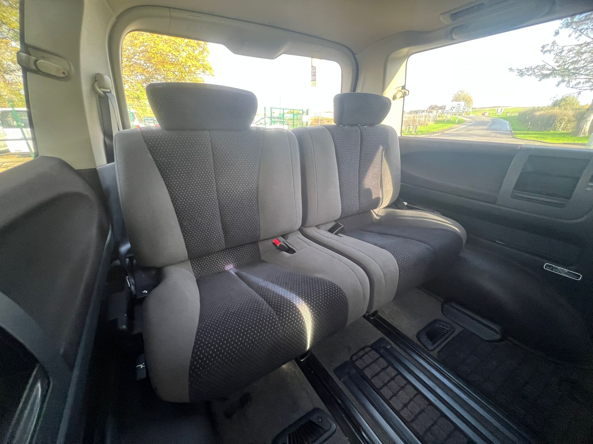 NISSAN ELGRAND 2007, AUTECH RIDER S, 3.5 V6 PETROL FULLY LOADED, 8 SEATER, MAJESTIC BLACK PAINT, BLACK / GREY CLOTH INTERIOR