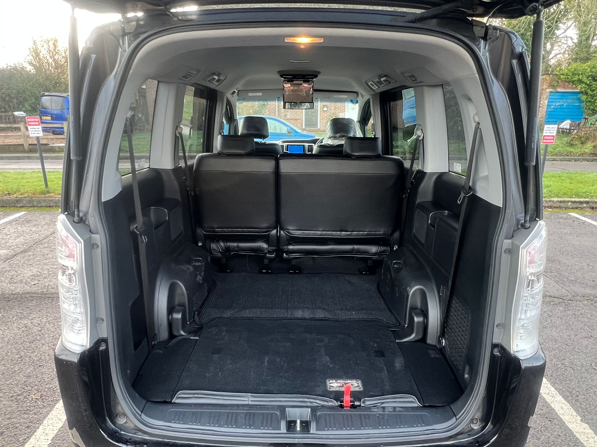 HONDA STEPWAGON 2010, SPADA, 2.0 PETROL FULLY LOADED, 8 SEATER, PREMIUM BLACK PEARL PAINT, BLACK LEATHER INTERIOR