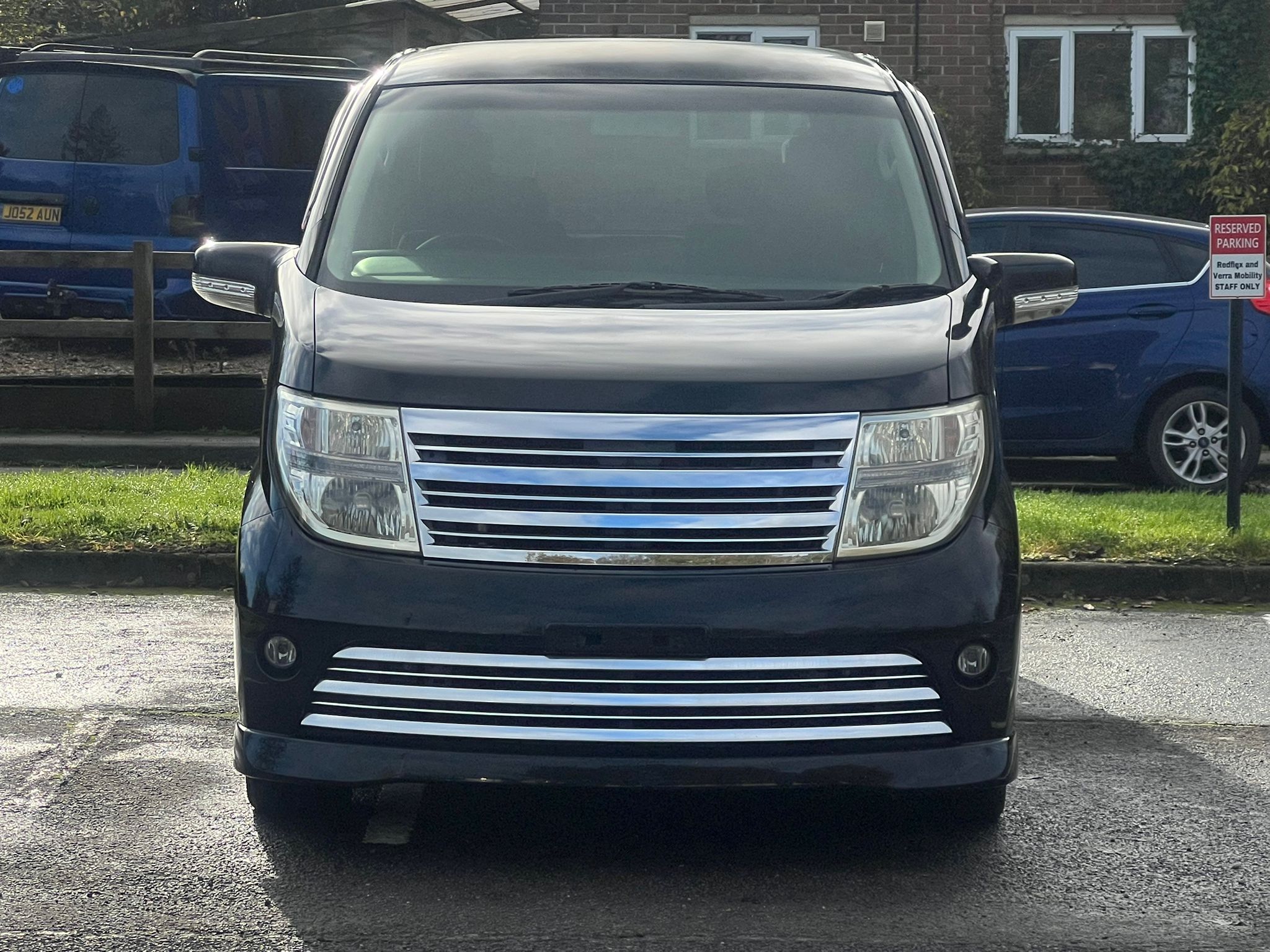 NISSAN ELGRAND 2007, AUTECH RIDER S, 3.5 V6 PETROL FULLY LOADED, 8 SEATER, MAJESTIC BLACK PAINT, BLACK / GREY CLOTH INTERIOR