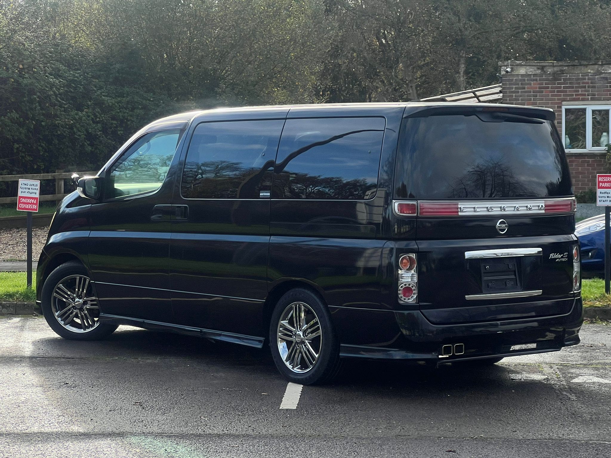 NISSAN ELGRAND 2007, AUTECH RIDER S, 3.5 V6 PETROL FULLY LOADED, 8 SEATER, MAJESTIC BLACK PAINT, BLACK / GREY CLOTH INTERIOR