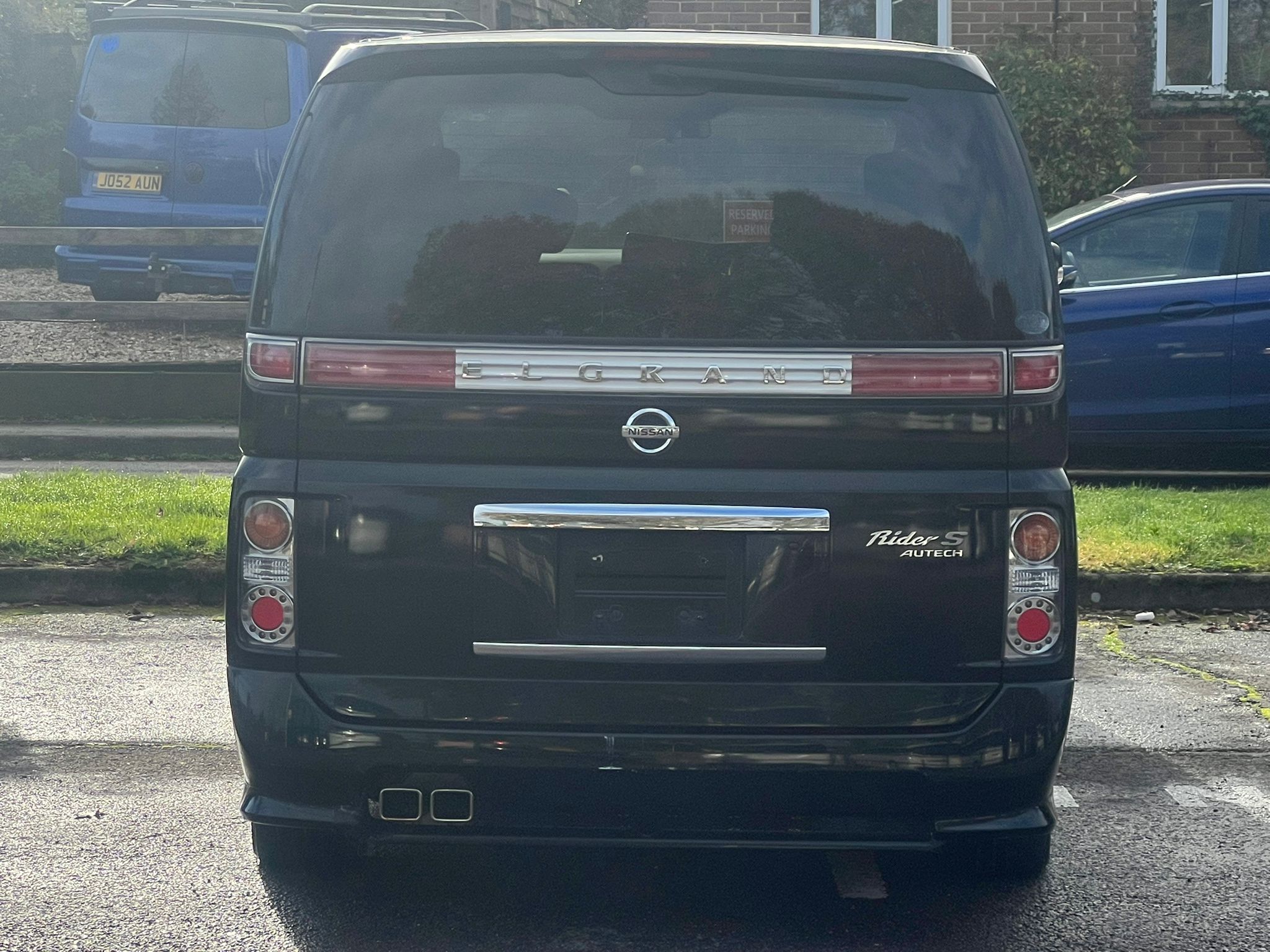 NISSAN ELGRAND 2007, AUTECH RIDER S, 3.5 V6 PETROL FULLY LOADED, 8 SEATER, MAJESTIC BLACK PAINT, BLACK / GREY CLOTH INTERIOR