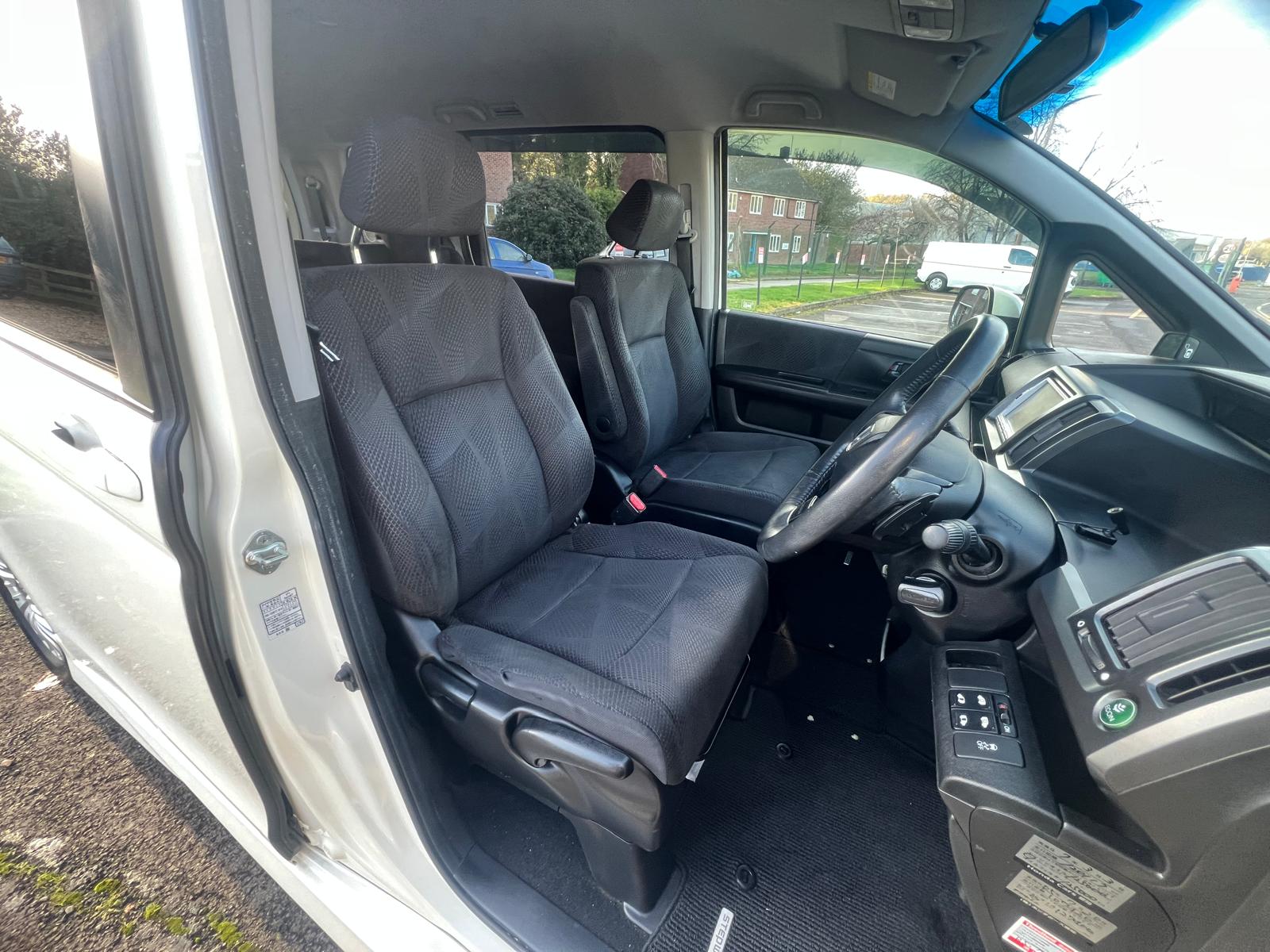 HONDA STEPWAGON 2010, SPADA, 2.0 PETROL FULLY LOADED, 8 SEATER, PEARL WHITE PAINT, BLACK CLOTH INTERIOR