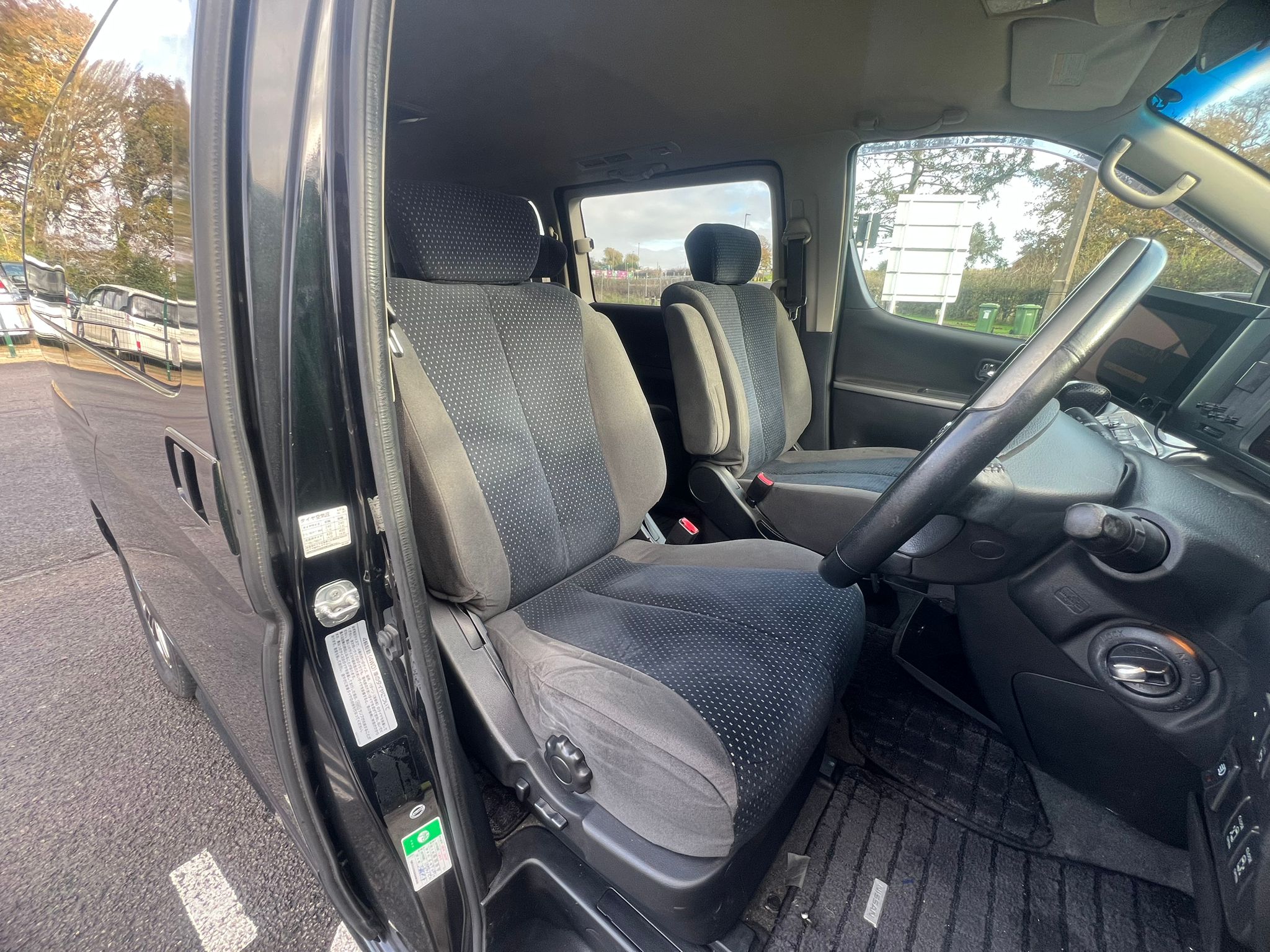 NISSAN ELGRAND 2007, AUTECH RIDER S, 3.5 V6 PETROL FULLY LOADED, 8 SEATER, MAJESTIC BLACK PAINT, BLACK / GREY CLOTH INTERIOR