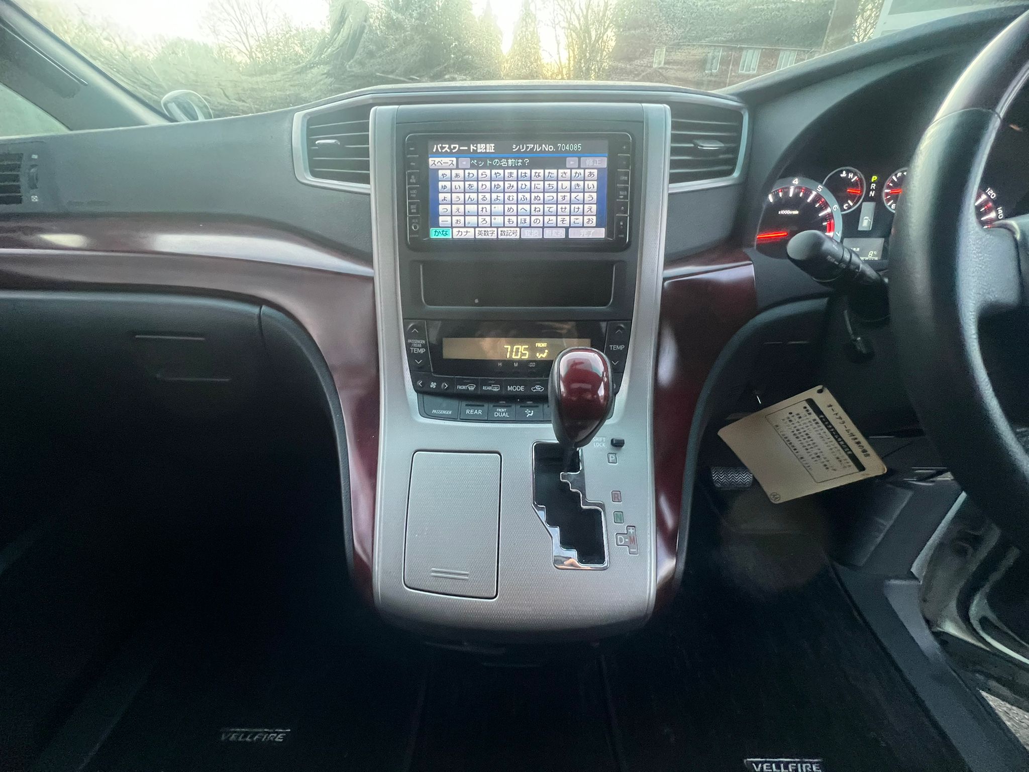 TOYOTA VELLFIRE 2009, 240X, 2.4 PETROL FULLY LOADED, 8 SEATER, SUNROOF, WHITE CRYSTAL SHINE PAINT, BLACK CLOTH INTERIOR