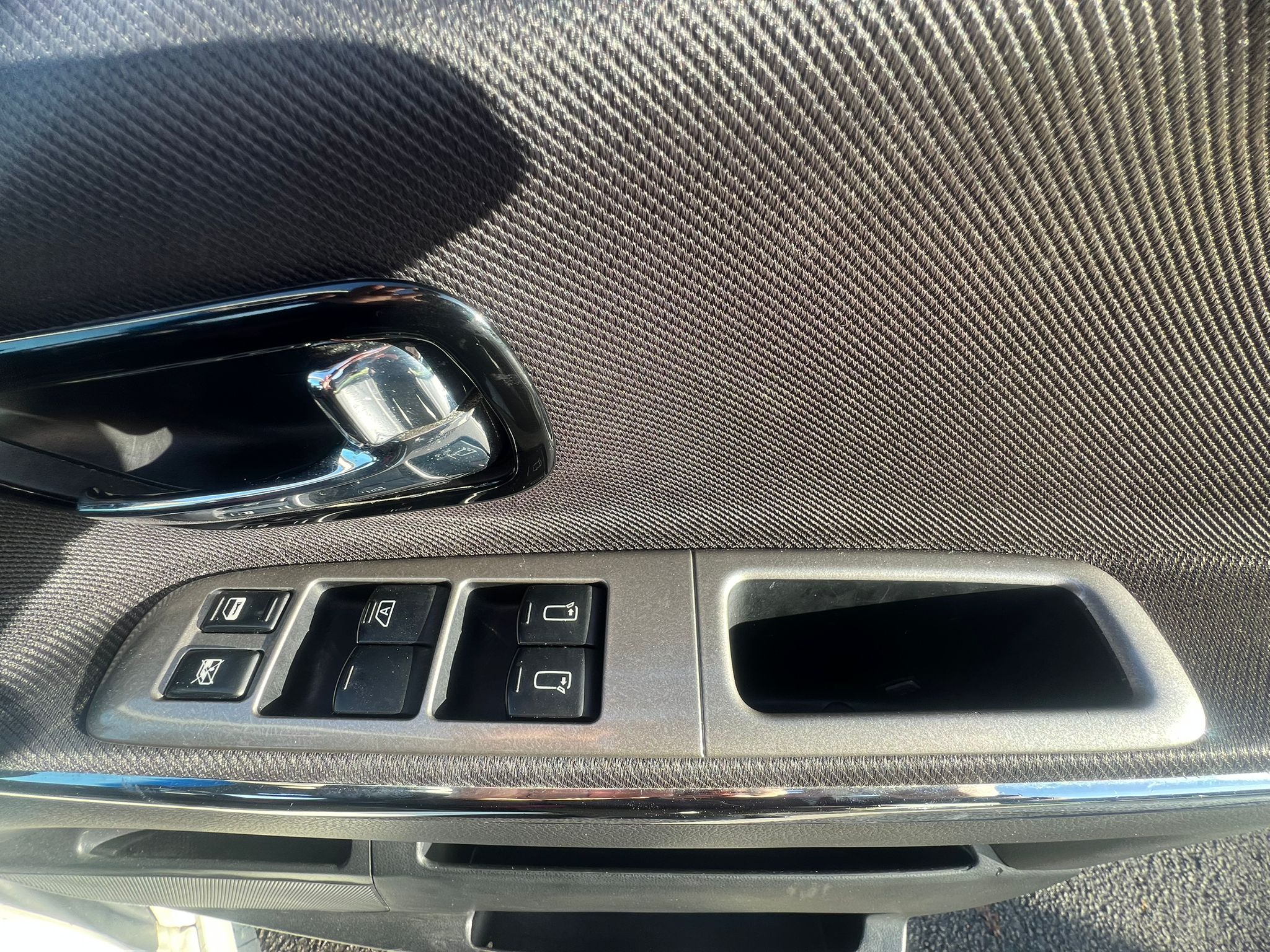 NISSAN ELGRAND 2008, AUTECH RIDER NISMO SPEC, 2.5 V6 PETROL FULLY LOADED, 8 SEATER, WHITE PEARL PAINT, BLACK LEATHER INTERIOR