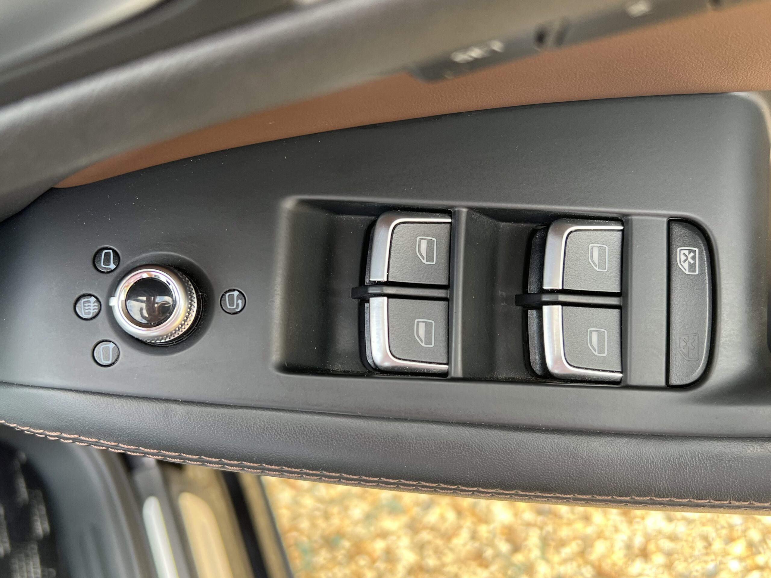 AUDI SQ5 2014, 3.0 V6 PETROL FULLY LOADED, 5 SEATER, SUNROOF, PEARL BLACK PAINT, BLACK / BROWN LEATHER INTERIOR