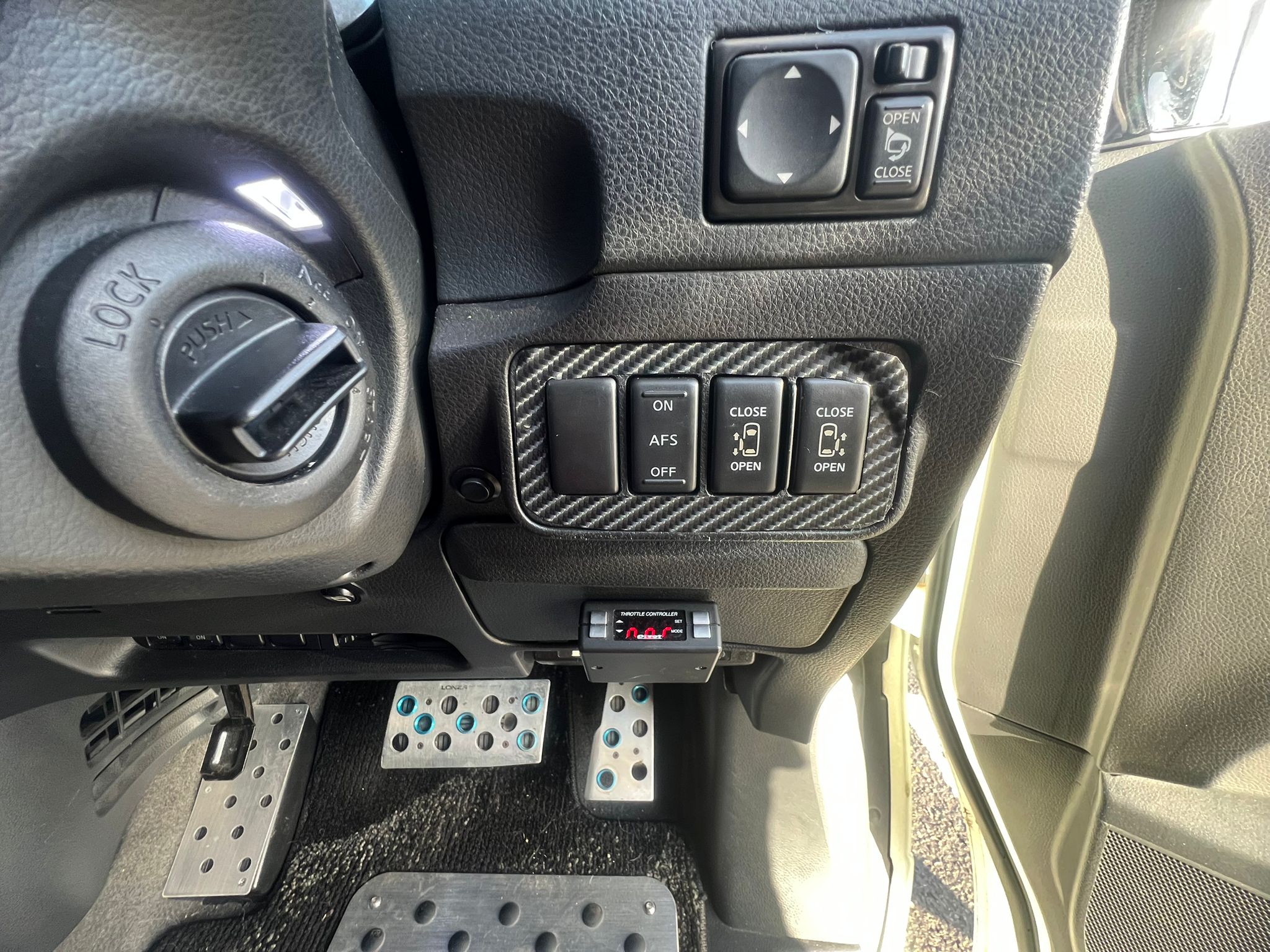 NISSAN ELGRAND 2008, AUTECH RIDER NISMO SPEC, 2.5 V6 PETROL FULLY LOADED, 8 SEATER, WHITE PEARL PAINT, BLACK LEATHER INTERIOR