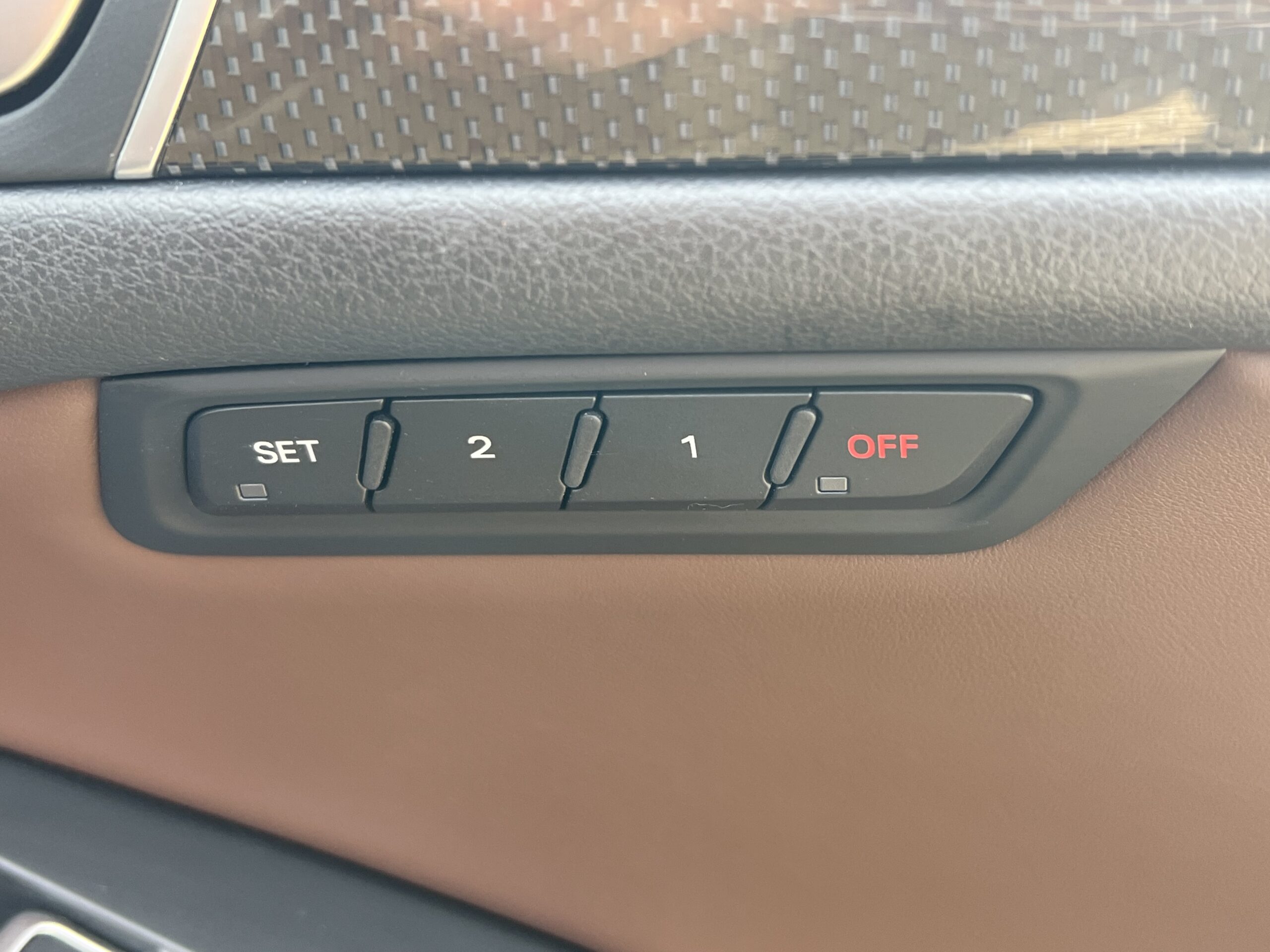 AUDI SQ5 2014, 3.0 V6 PETROL FULLY LOADED, 5 SEATER, SUNROOF, PEARL BLACK PAINT, BLACK / BROWN LEATHER INTERIOR