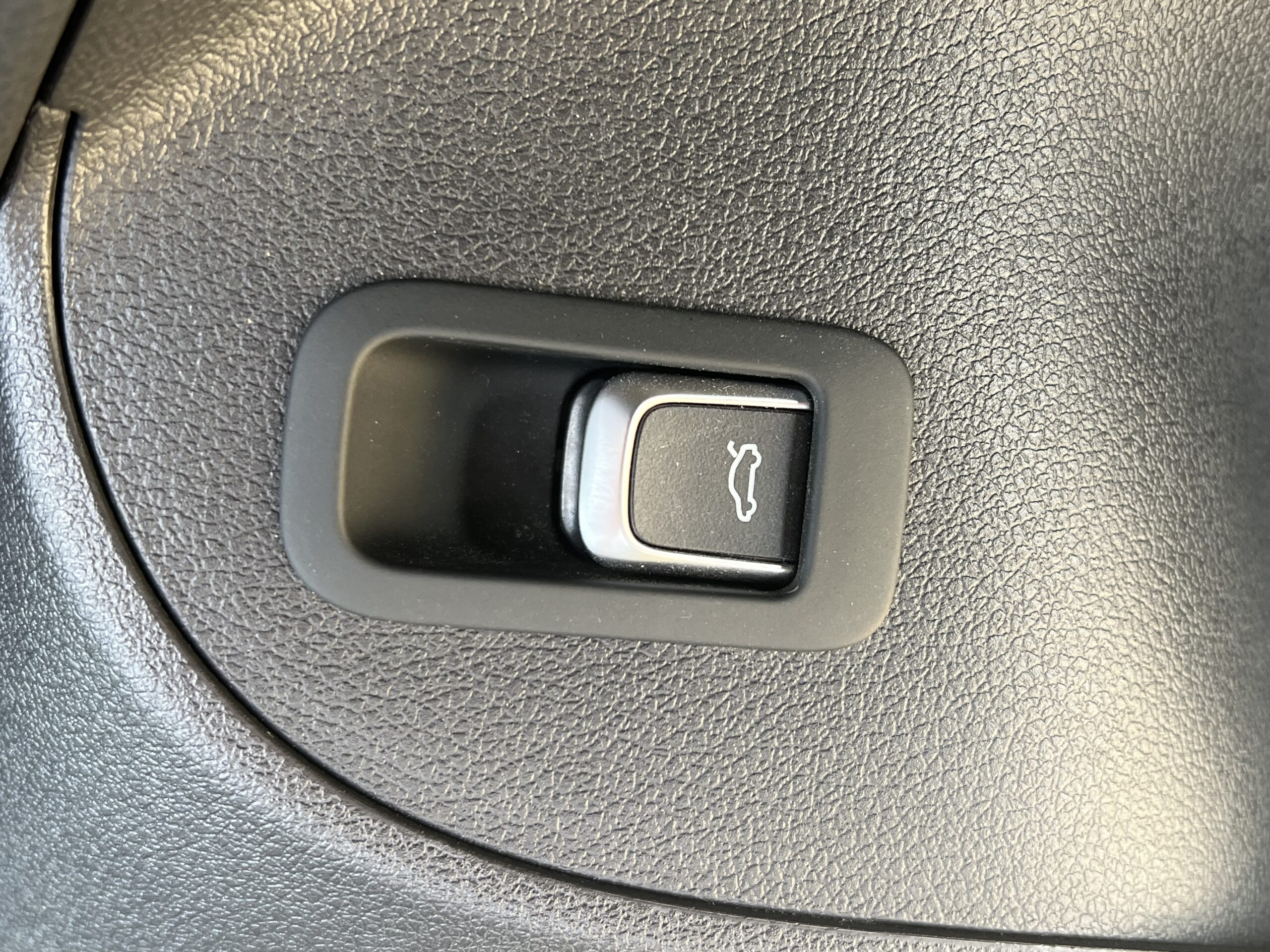 AUDI SQ5 2014, 3.0 V6 PETROL FULLY LOADED, 5 SEATER, SUNROOF, PEARL BLACK PAINT, BLACK / BROWN LEATHER INTERIOR