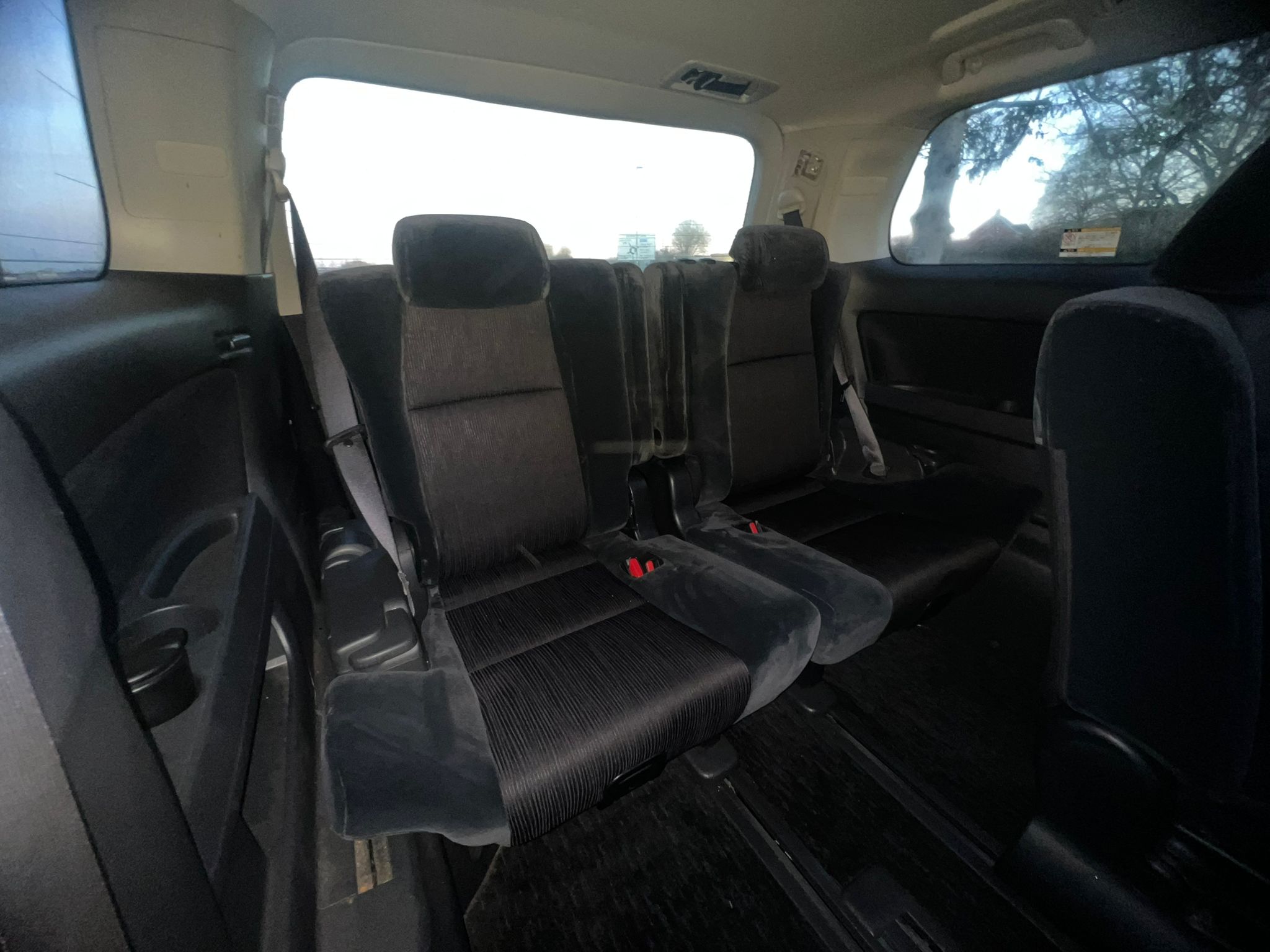 TOYOTA VELLFIRE 2009, 240X, 2.4 PETROL FULLY LOADED, 8 SEATER, SUNROOF, WHITE CRYSTAL SHINE PAINT, BLACK CLOTH INTERIOR