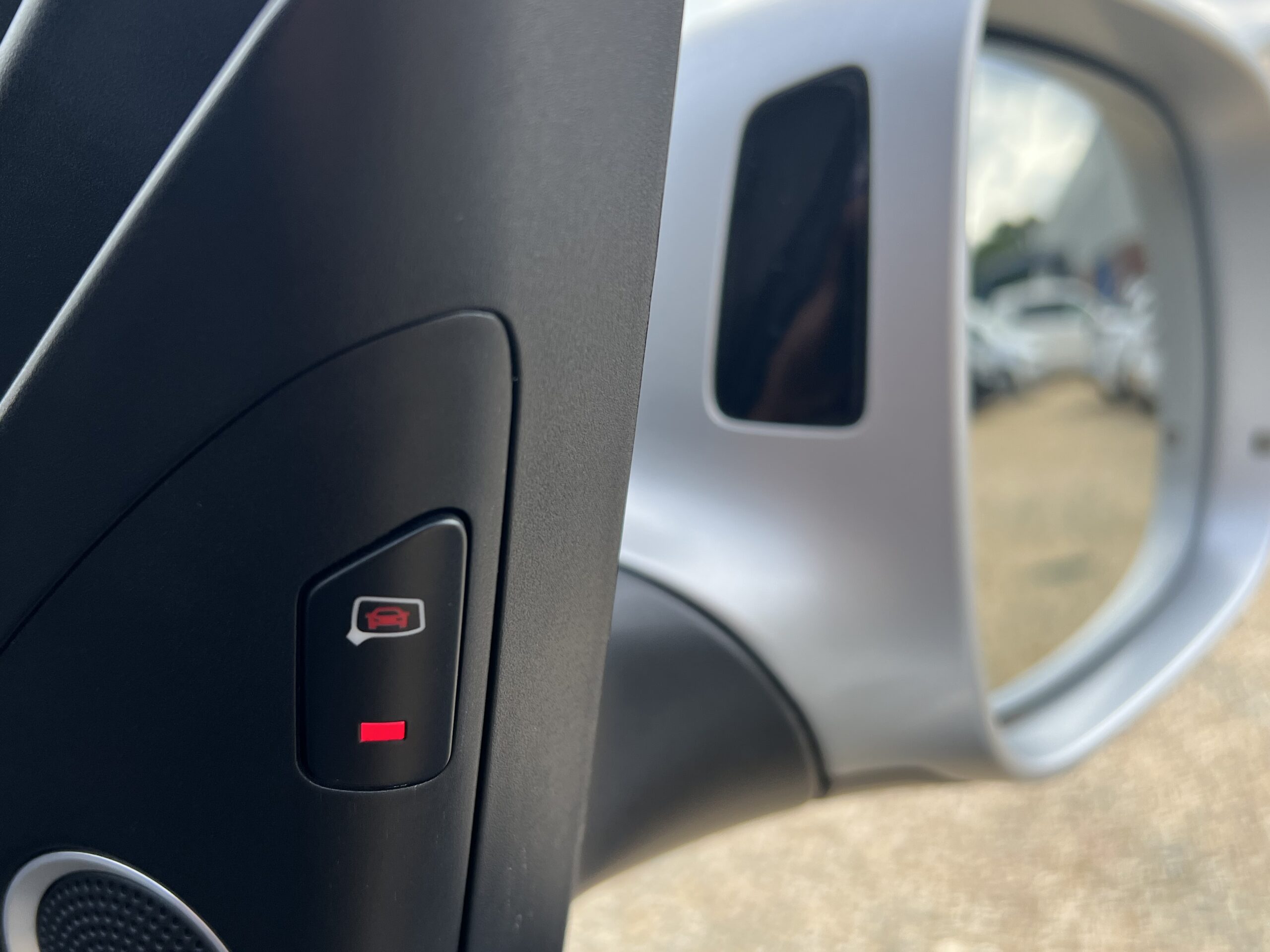 AUDI SQ5 2014, 3.0 V6 PETROL FULLY LOADED, 5 SEATER, SUNROOF, PEARL BLACK PAINT, BLACK / BROWN LEATHER INTERIOR