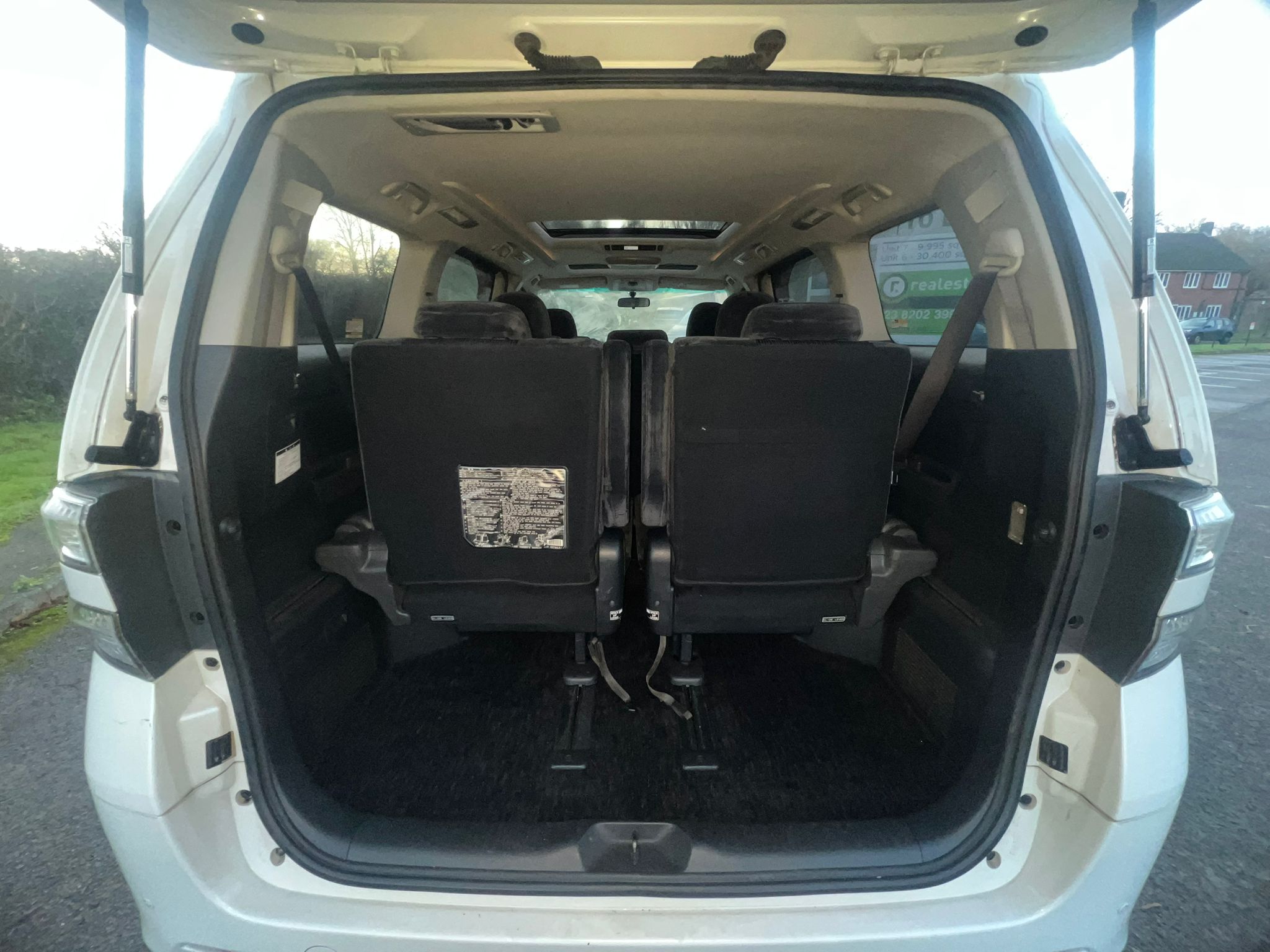 TOYOTA VELLFIRE 2009, 240X, 2.4 PETROL FULLY LOADED, 8 SEATER, SUNROOF, WHITE CRYSTAL SHINE PAINT, BLACK CLOTH INTERIOR
