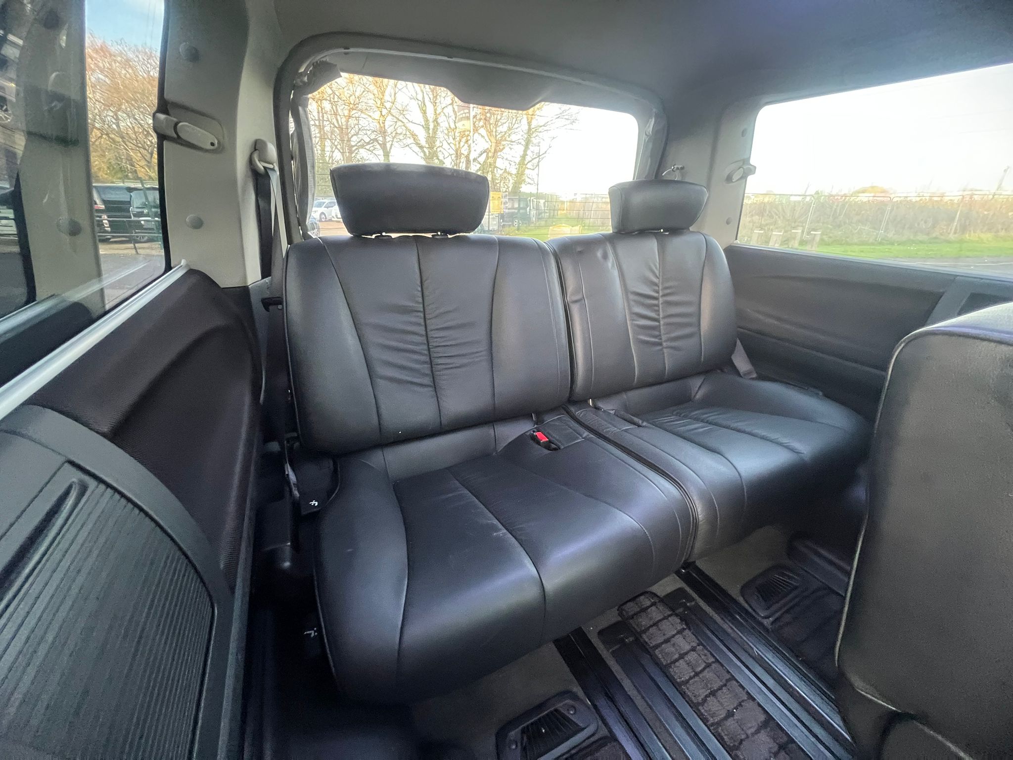 NISSAN ELGRAND 2007, HIGHWAY STAR, 3.5 V6 PETROL FULLY LOADED, 8 SEATER, SUNROOF, WHITE PEARL PAINT, BLACK LEATHER INTERIOR
