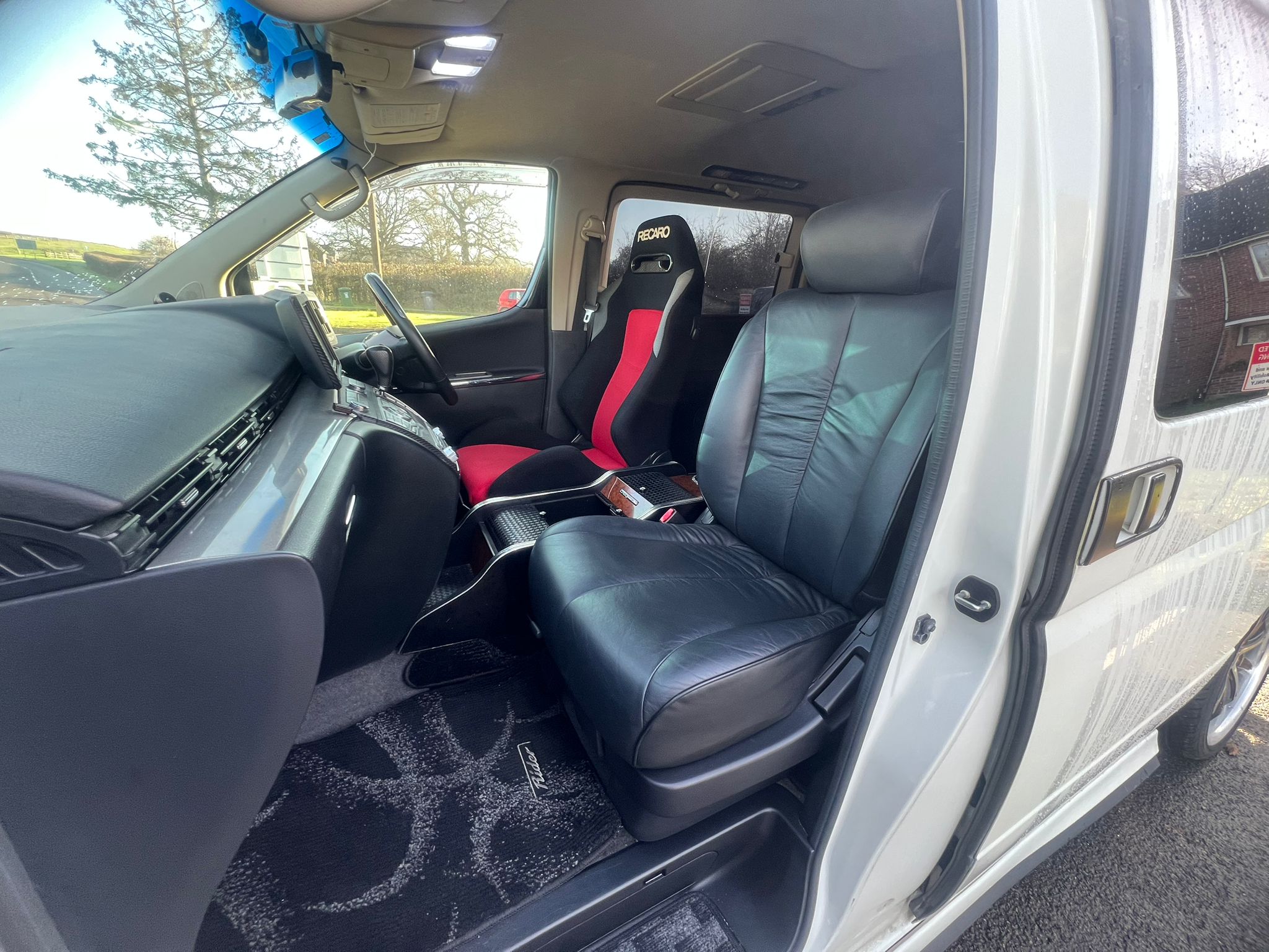 NISSAN ELGRAND 2008, AUTECH RIDER NISMO SPEC, 2.5 V6 PETROL FULLY LOADED, 8 SEATER, WHITE PEARL PAINT, BLACK LEATHER INTERIOR