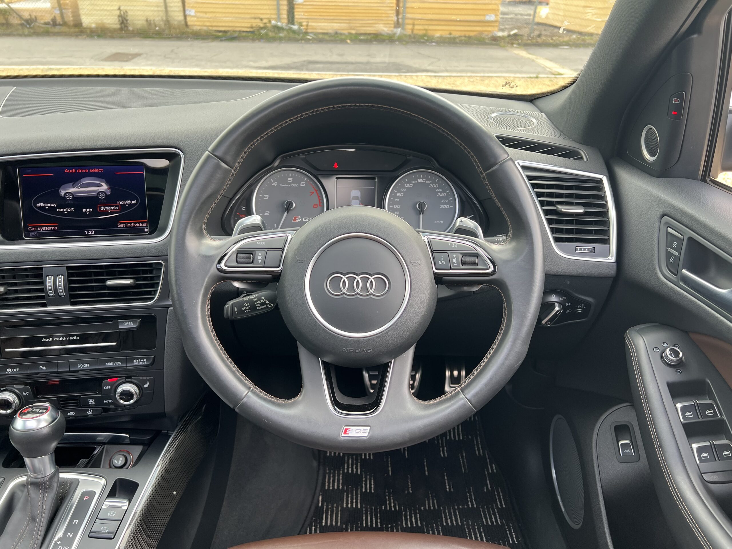 AUDI SQ5 2014, 3.0 V6 PETROL FULLY LOADED, 5 SEATER, SUNROOF, PEARL BLACK PAINT, BLACK / BROWN LEATHER INTERIOR