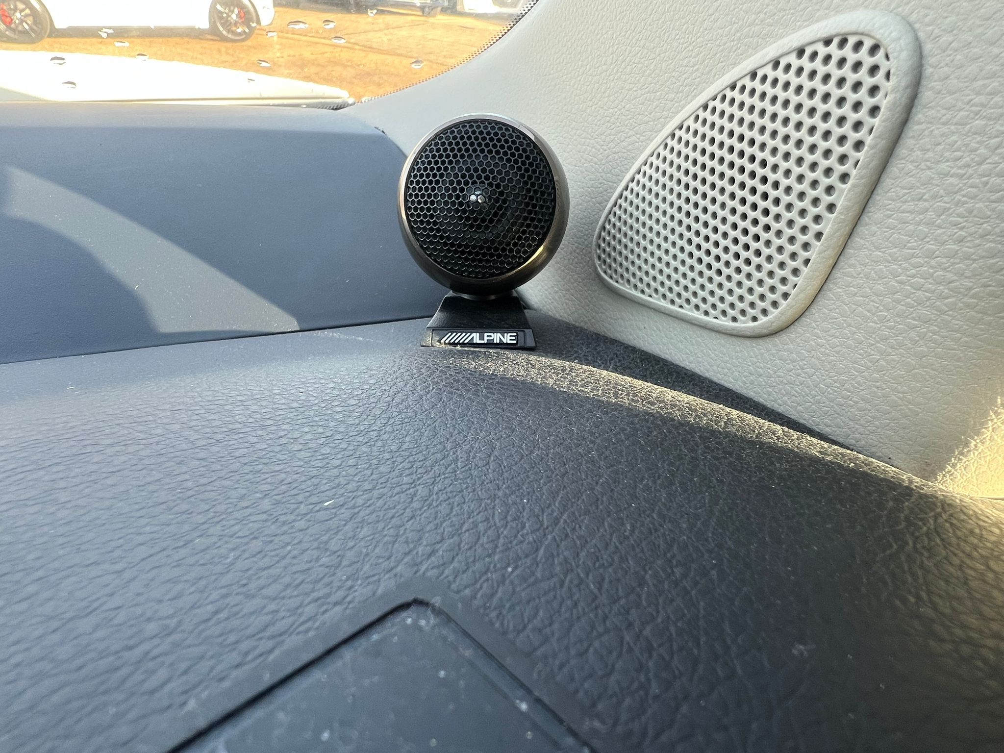 NISSAN ELGRAND 2008, AUTECH RIDER NISMO SPEC, 2.5 V6 PETROL FULLY LOADED, 8 SEATER, WHITE PEARL PAINT, BLACK LEATHER INTERIOR