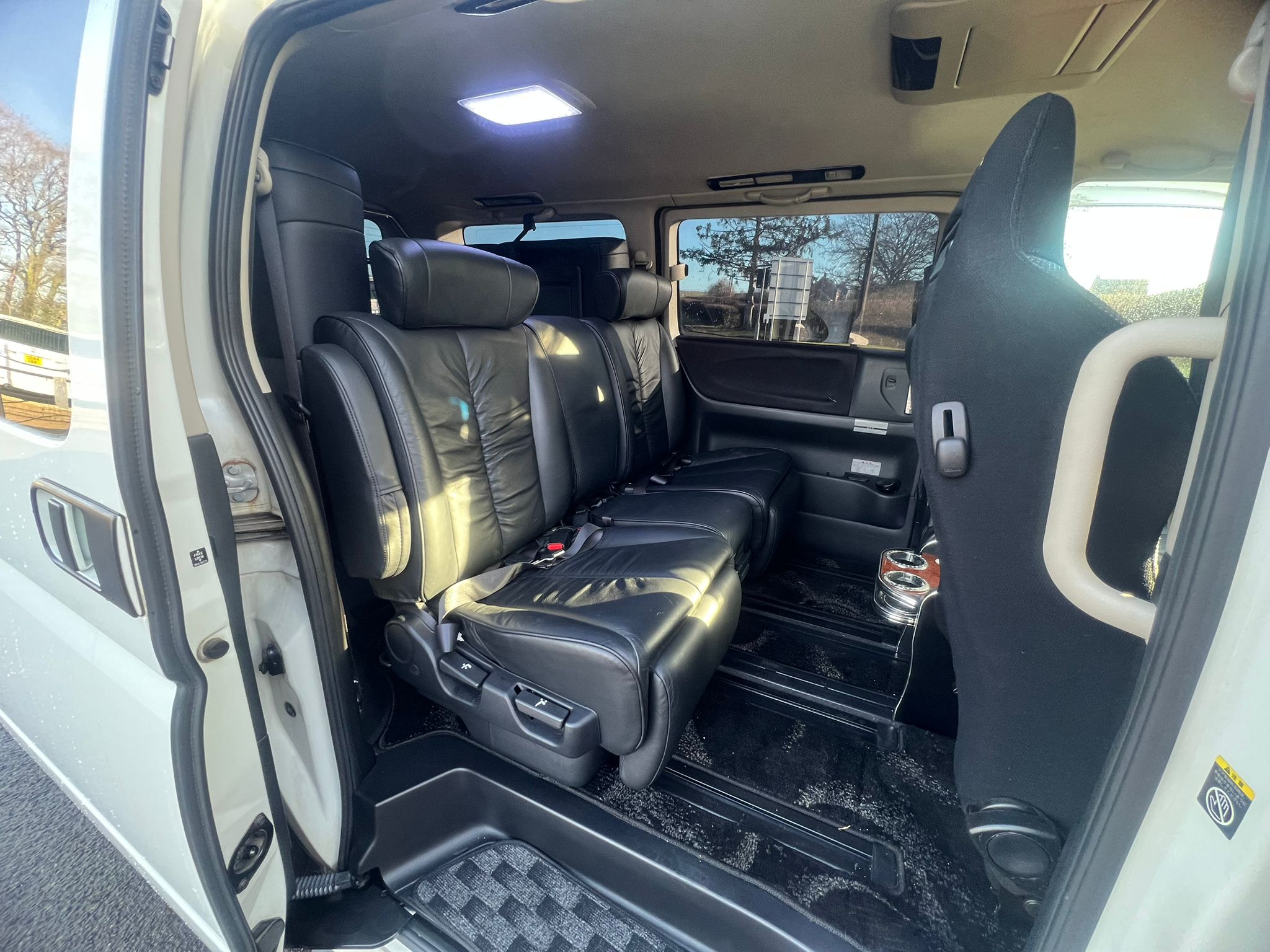 NISSAN ELGRAND 2008, AUTECH RIDER NISMO SPEC, 2.5 V6 PETROL FULLY LOADED, 8 SEATER, WHITE PEARL PAINT, BLACK LEATHER INTERIOR