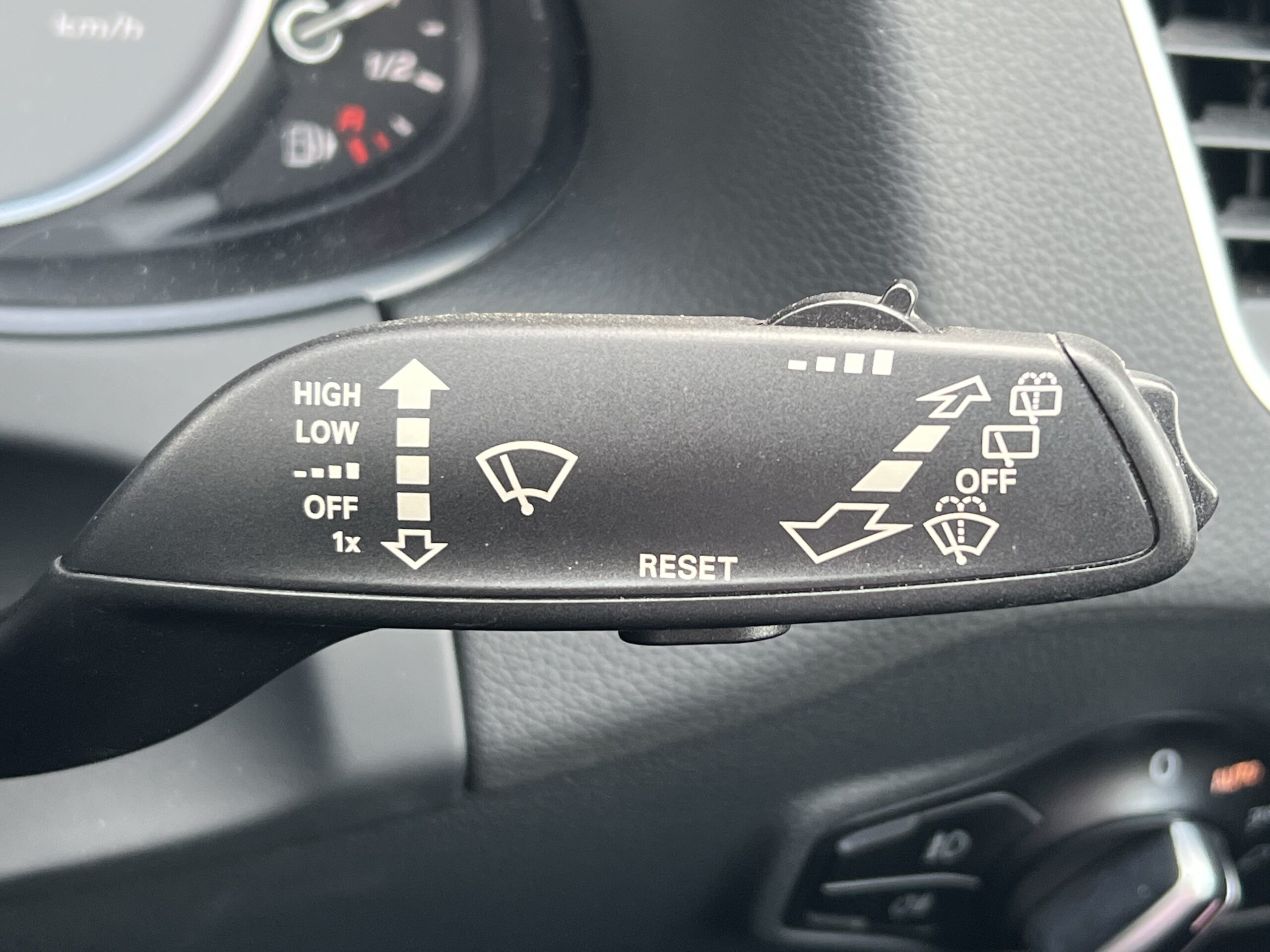 AUDI SQ5 2014, 3.0 V6 PETROL FULLY LOADED, 5 SEATER, SUNROOF, PEARL BLACK PAINT, BLACK / BROWN LEATHER INTERIOR