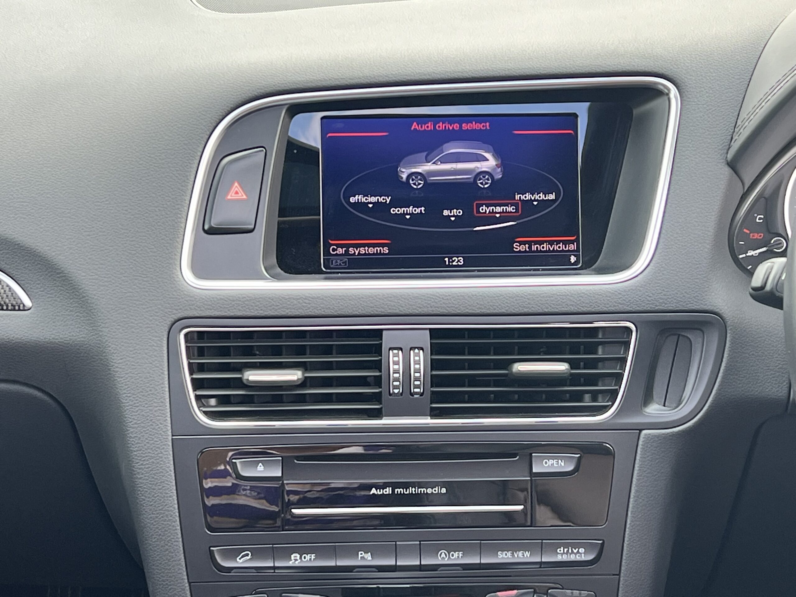 AUDI SQ5 2014, 3.0 V6 PETROL FULLY LOADED, 5 SEATER, SUNROOF, PEARL BLACK PAINT, BLACK / BROWN LEATHER INTERIOR