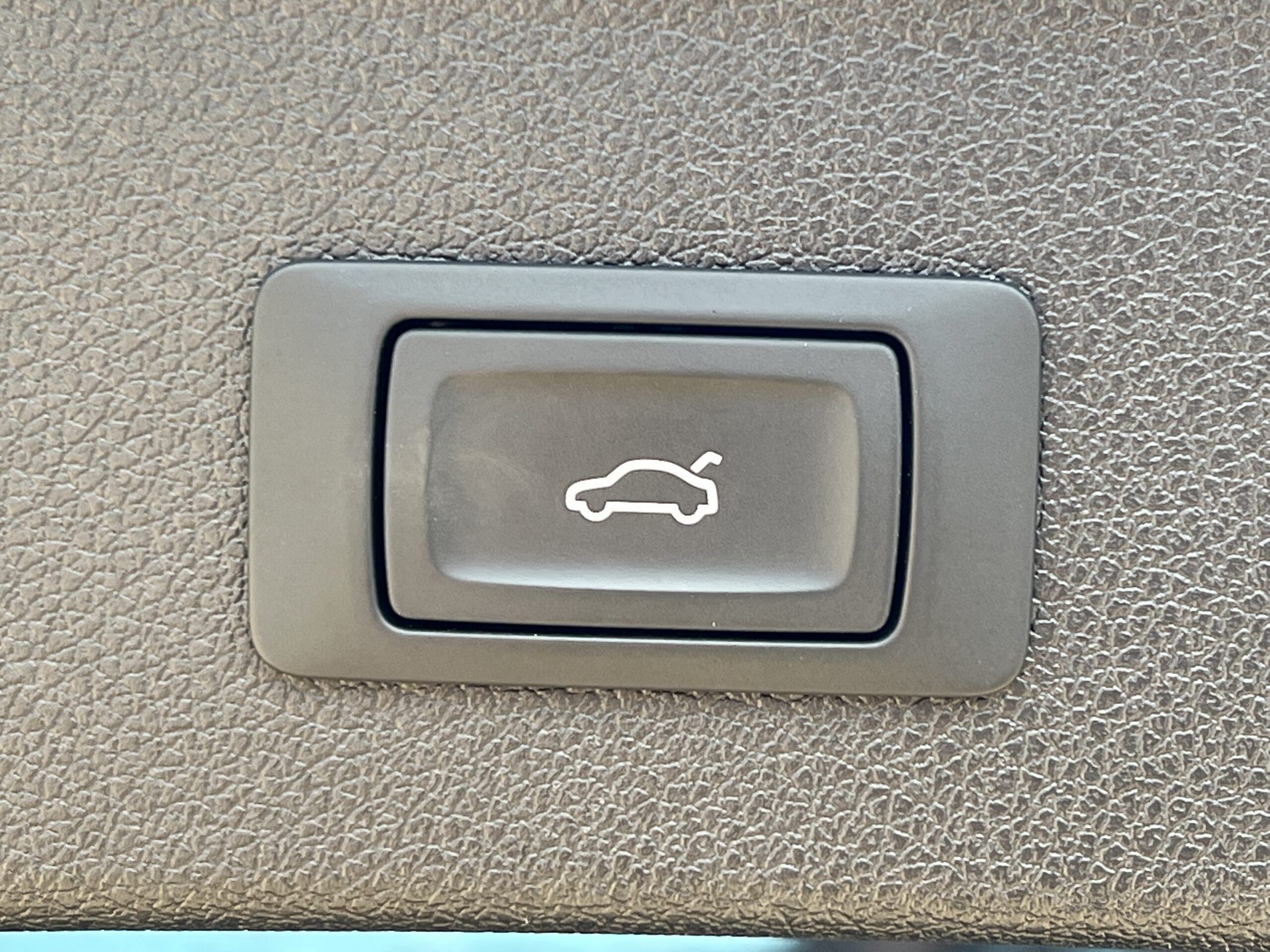 AUDI SQ5 2014, 3.0 V6 PETROL FULLY LOADED, 5 SEATER, SUNROOF, PEARL BLACK PAINT, BLACK / BROWN LEATHER INTERIOR