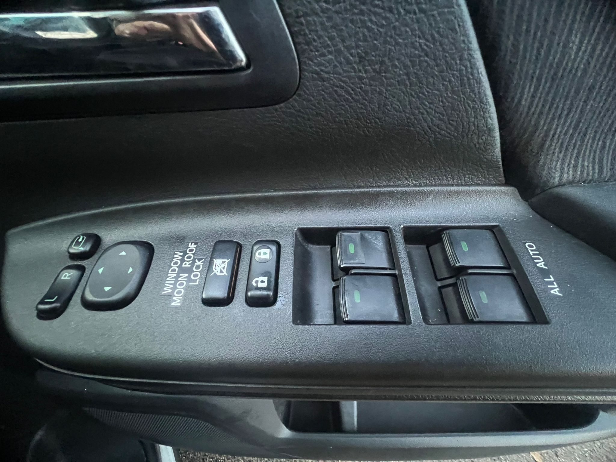 TOYOTA VELLFIRE 2009, 240X, 2.4 PETROL FULLY LOADED, 8 SEATER, SUNROOF, WHITE CRYSTAL SHINE PAINT, BLACK CLOTH INTERIOR