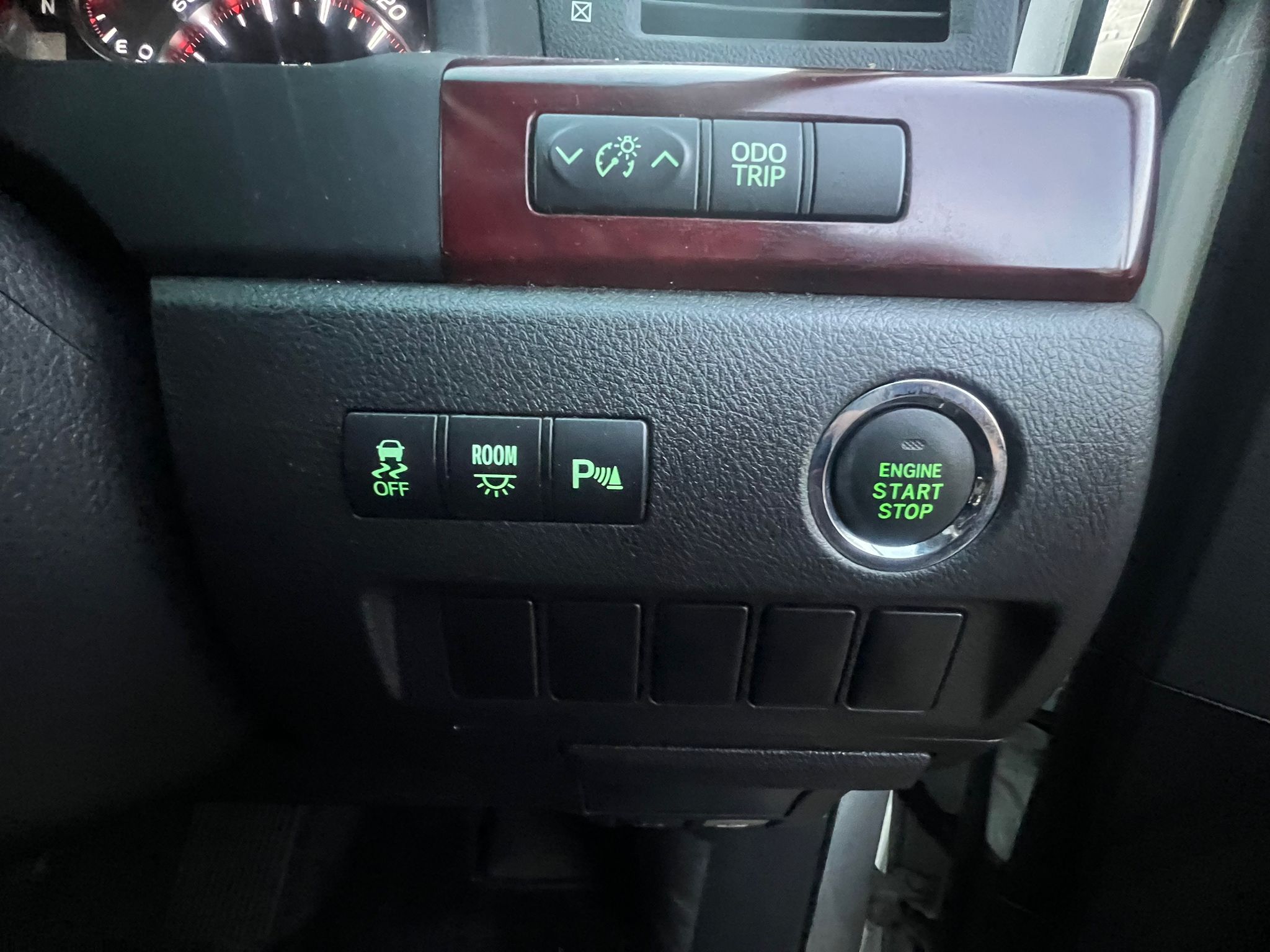 TOYOTA VELLFIRE 2009, 240X, 2.4 PETROL FULLY LOADED, 8 SEATER, SUNROOF, WHITE CRYSTAL SHINE PAINT, BLACK CLOTH INTERIOR