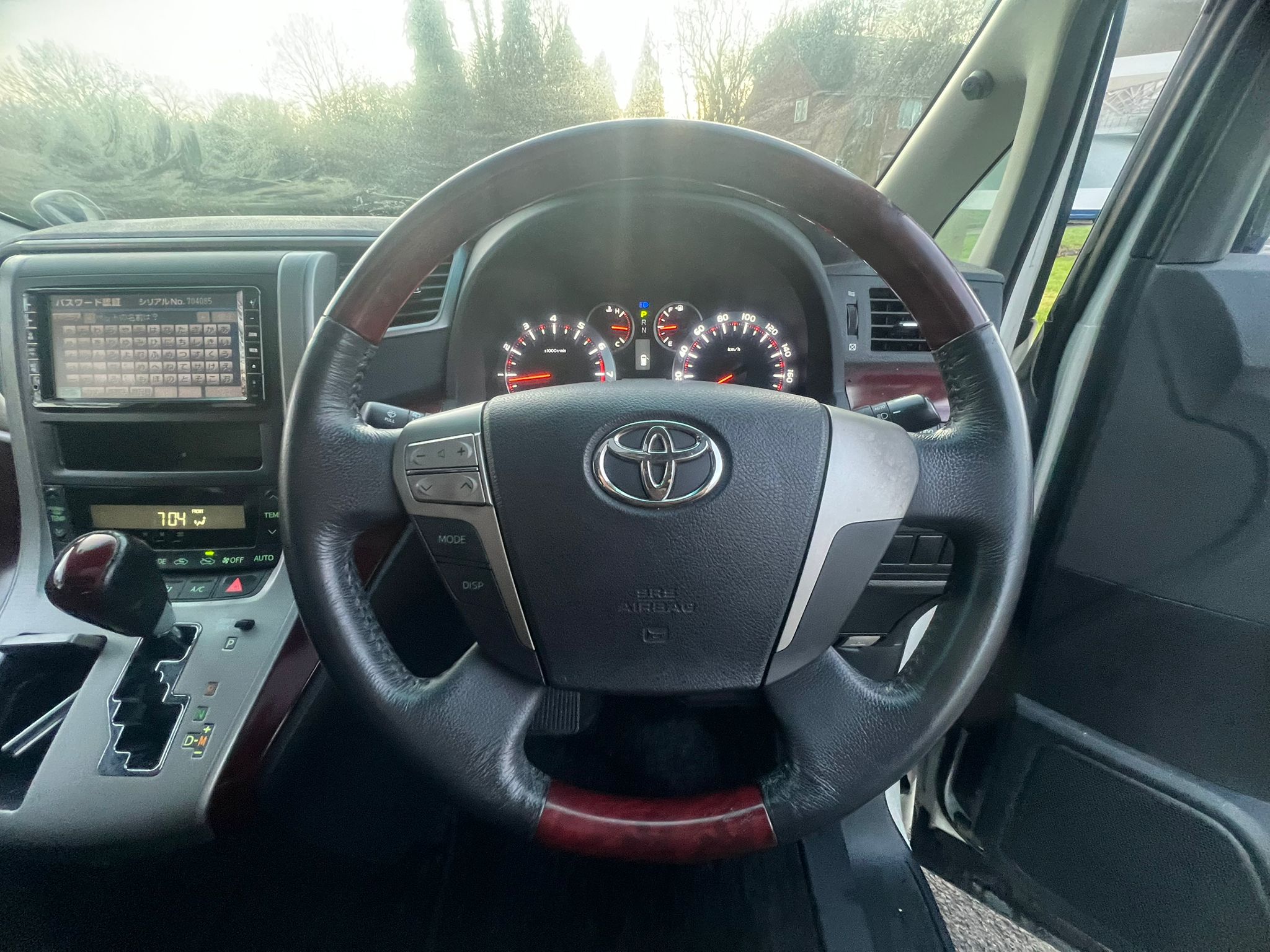 TOYOTA VELLFIRE 2009, 240X, 2.4 PETROL FULLY LOADED, 8 SEATER, SUNROOF, WHITE CRYSTAL SHINE PAINT, BLACK CLOTH INTERIOR